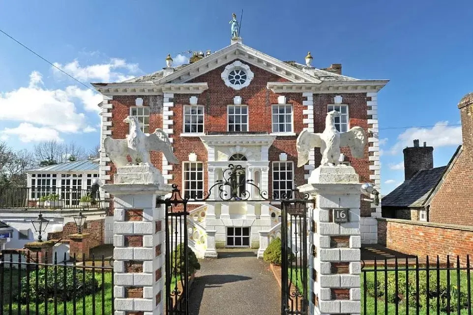 Facade/entrance, Property Building in The Eagle House Hotel