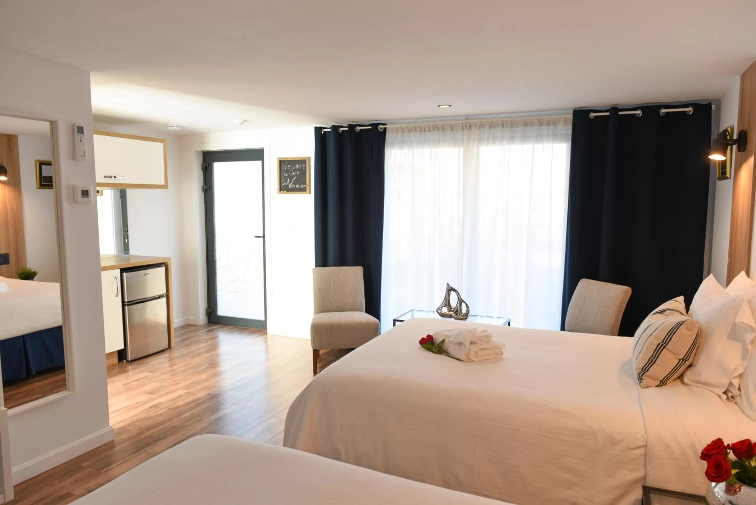 Photo of the whole room, Bed in Cape Cod Veranda