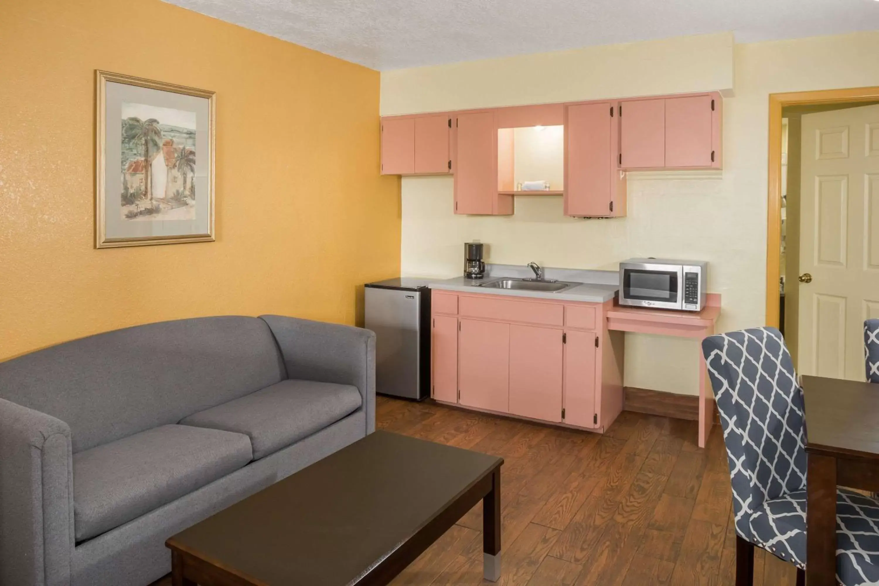 Photo of the whole room, Kitchen/Kitchenette in Days Inn & Suites by Wyndham Port Richey