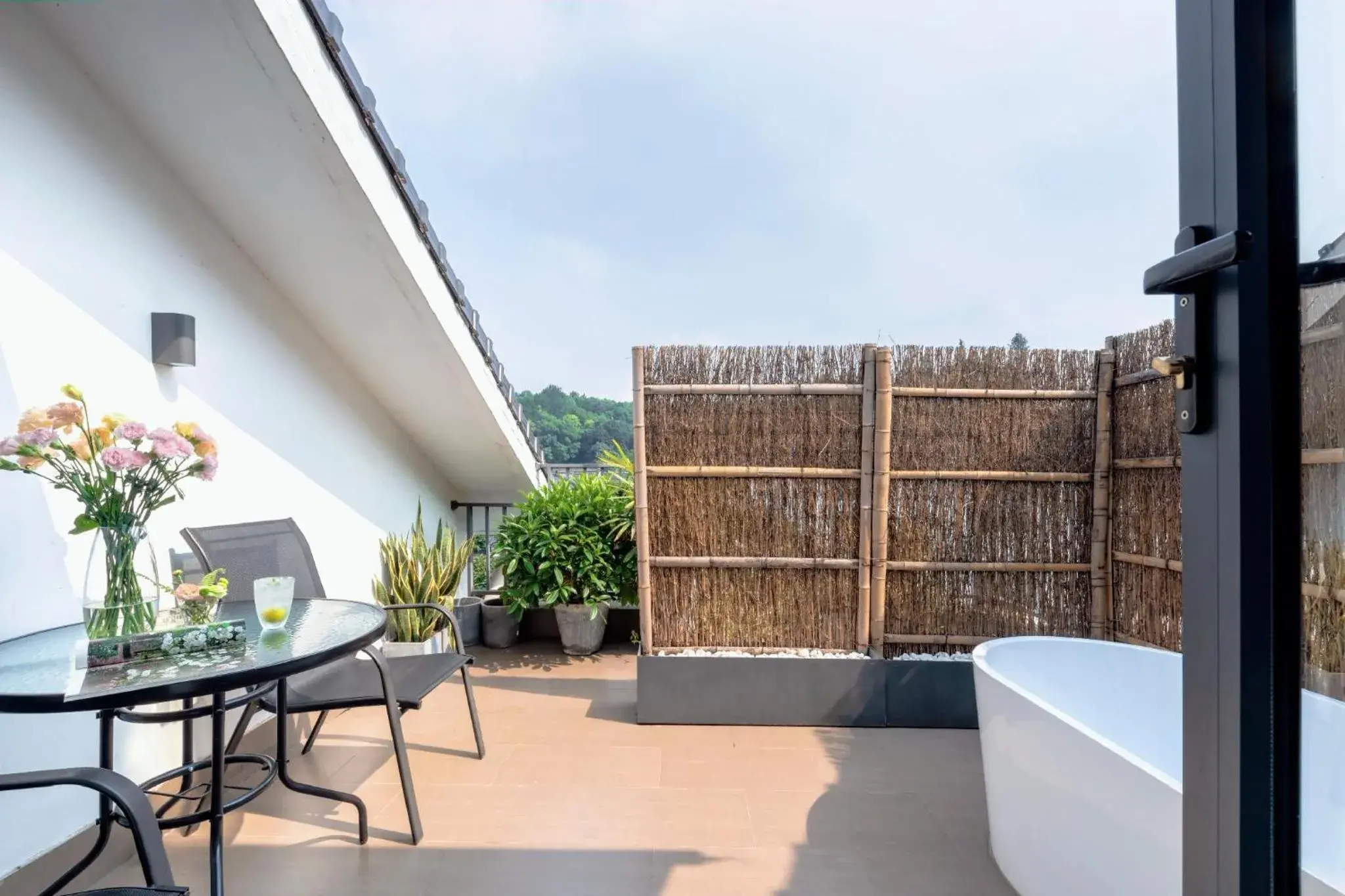 Balcony/Terrace in Hangzhou Yueshang Yunshe Boutique Hostel