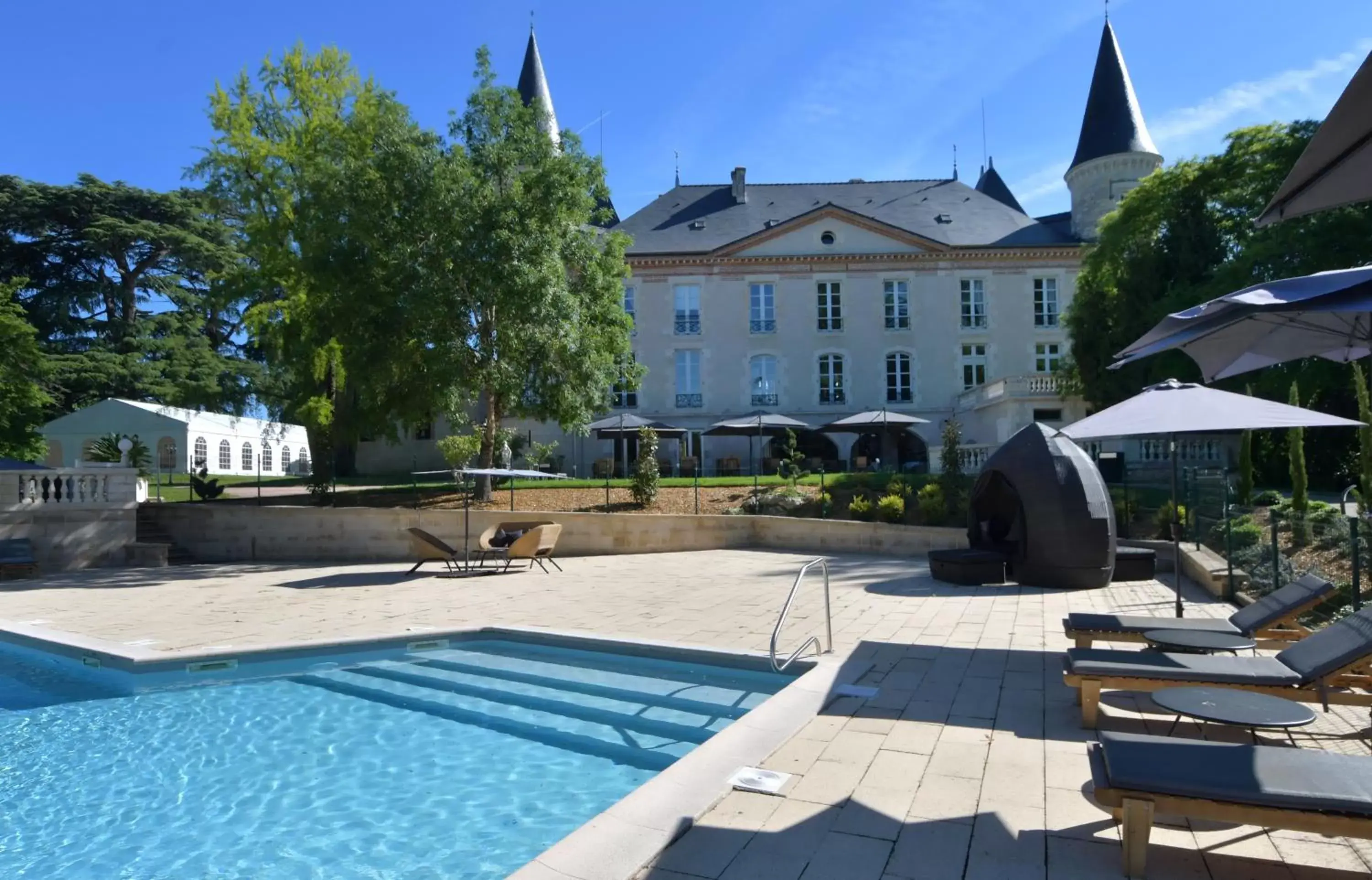 Activities, Swimming Pool in Logis Château Saint Marcel