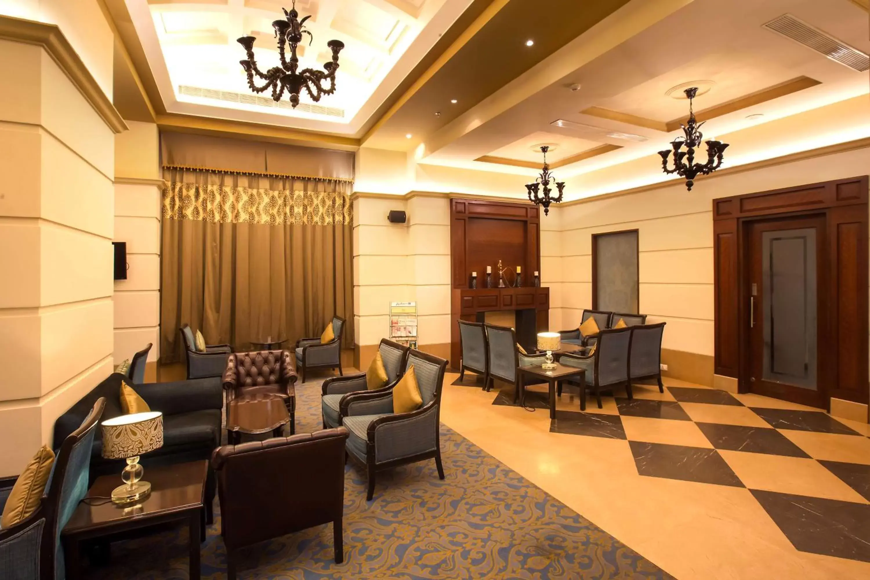 Lounge or bar, Seating Area in Radisson Blu Hotel Chennai City Centre