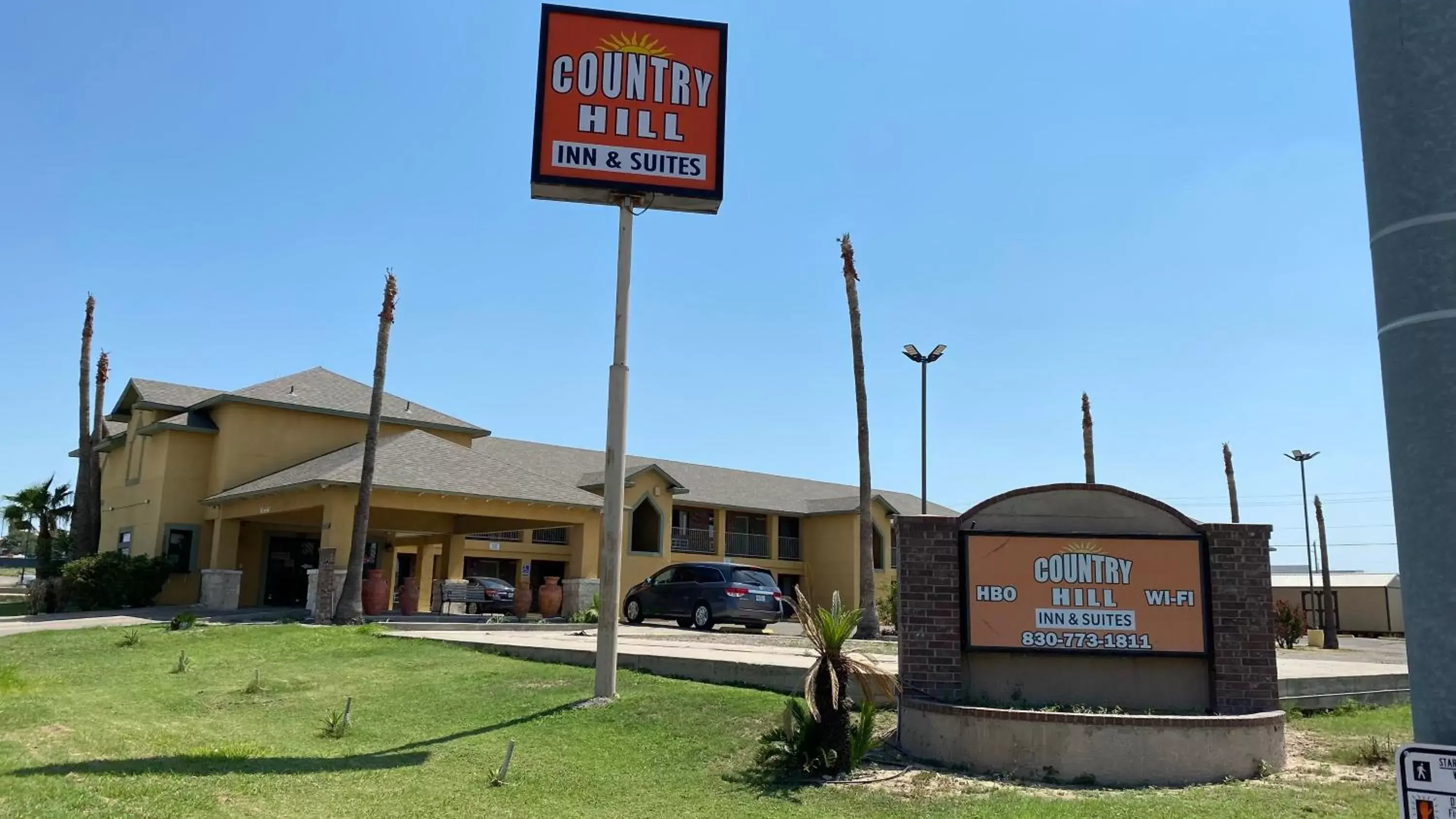 Property Building in Country Hill Inn & Suite Eagle Pass