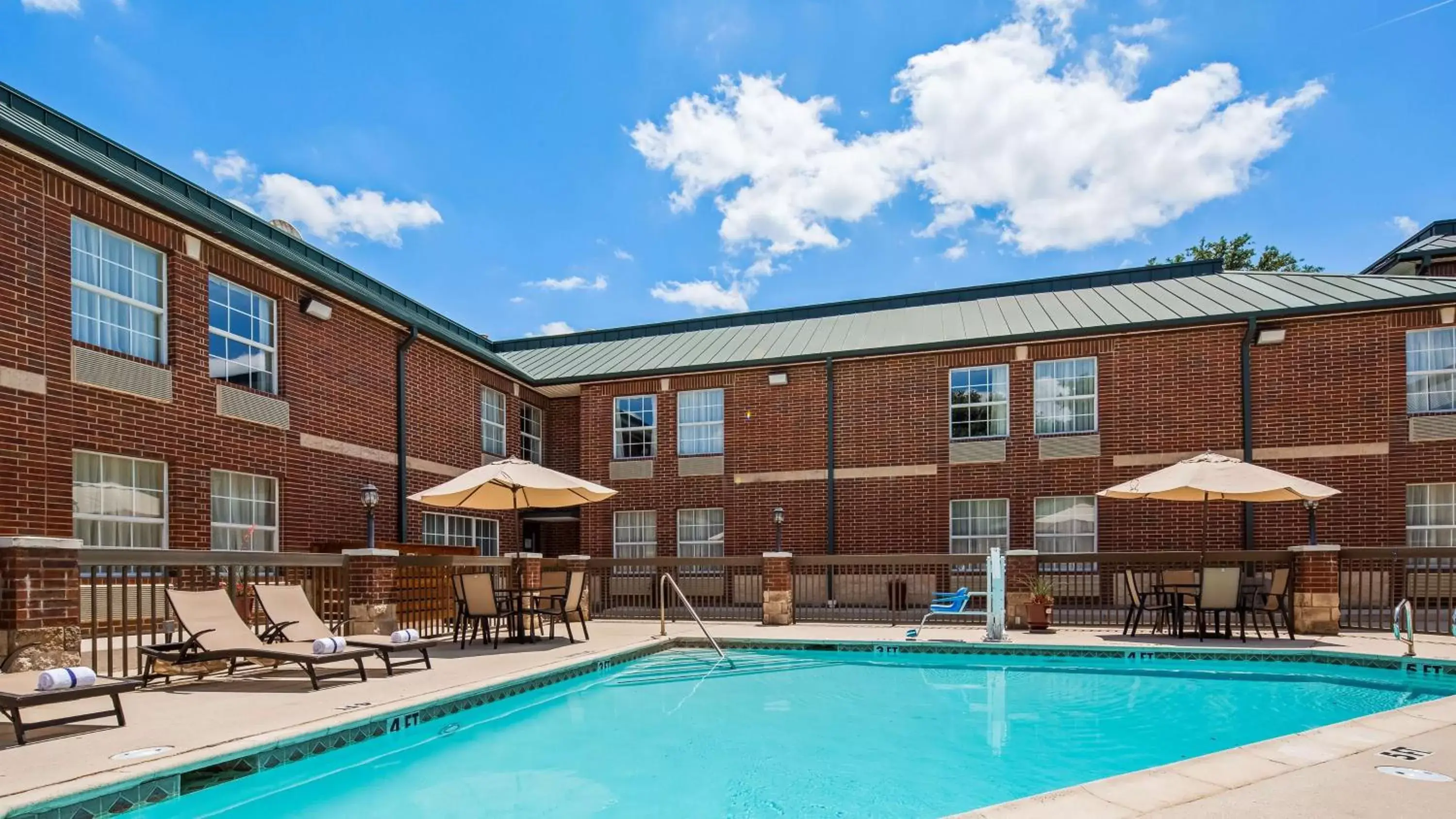 On site, Swimming Pool in Best Western Plus Addison/Dallas Hotel