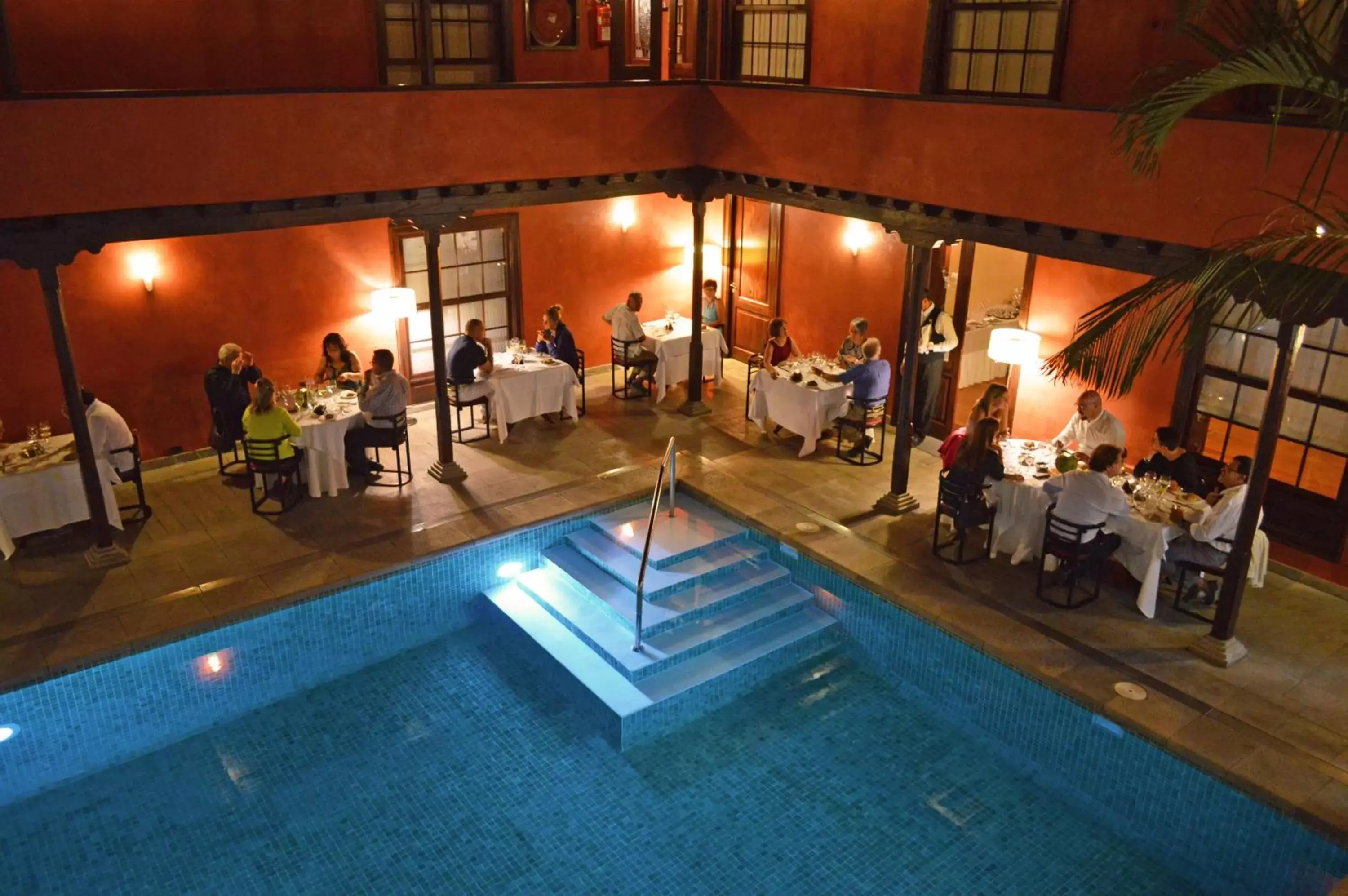Restaurant/places to eat, Swimming Pool in Hotel San Roque
