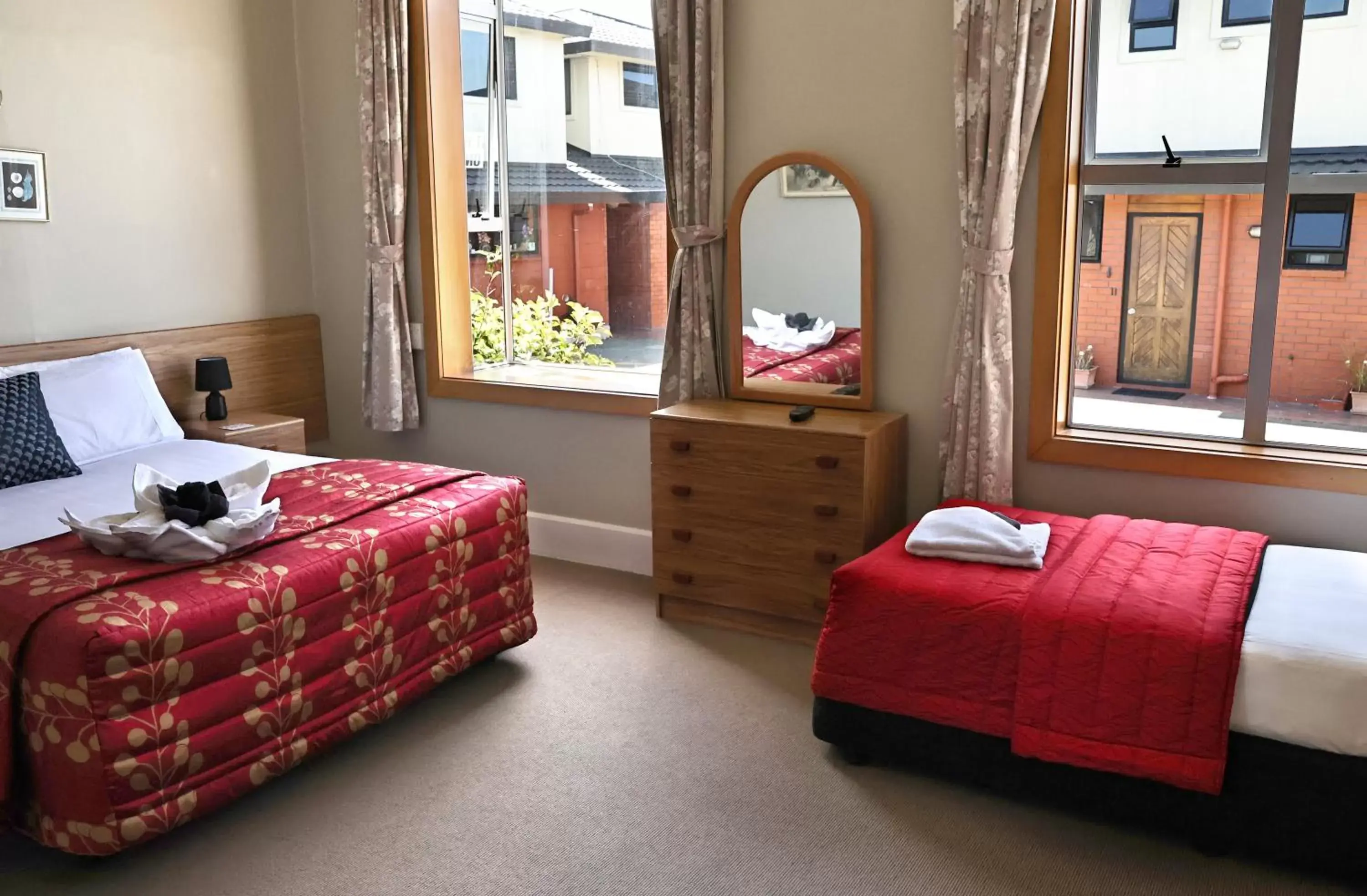 Bed in Baywatch Motor Lodge Bed in Baywatch Motor Lodge