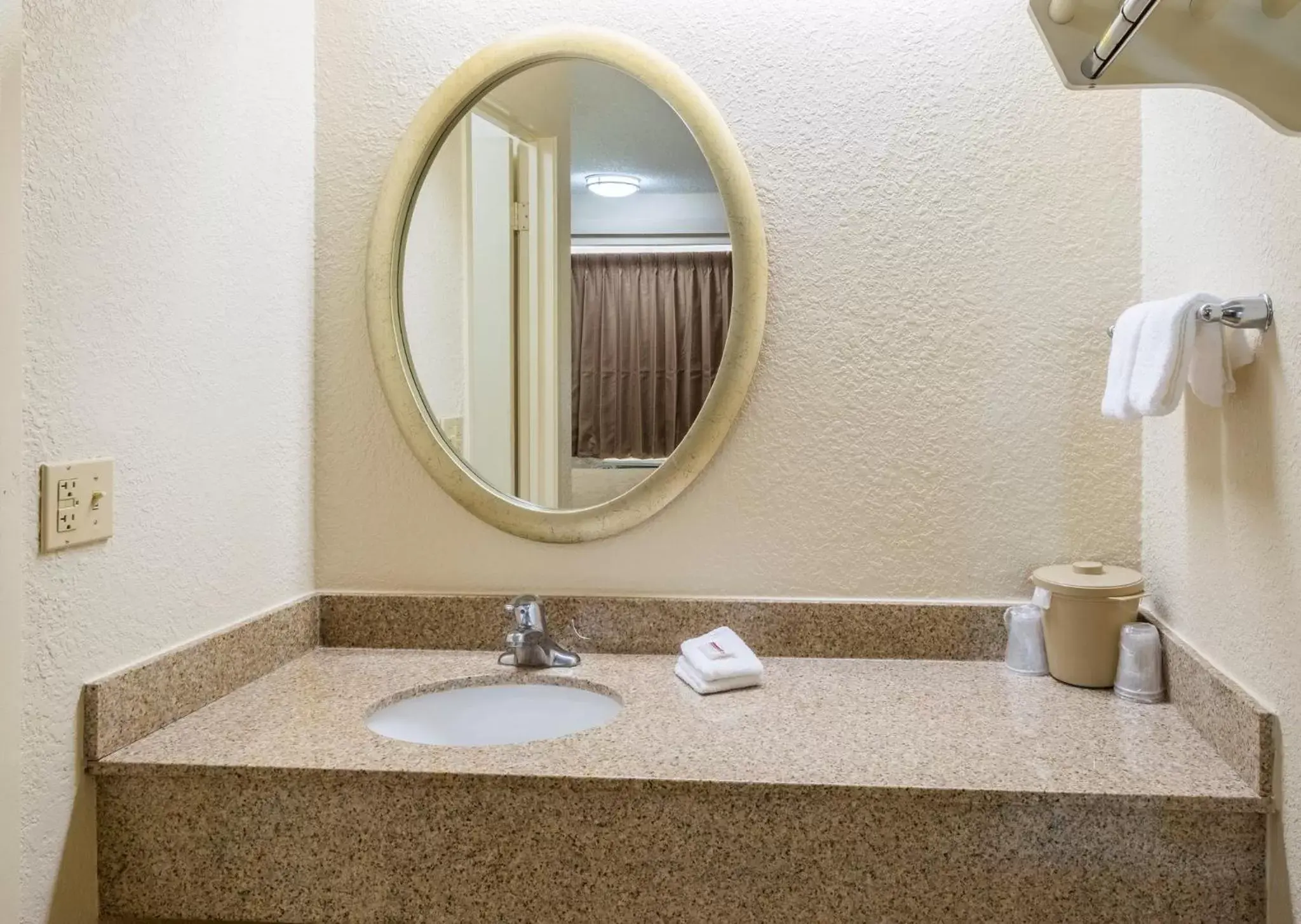 Bathroom in Red Roof Inn Greensboro Airport