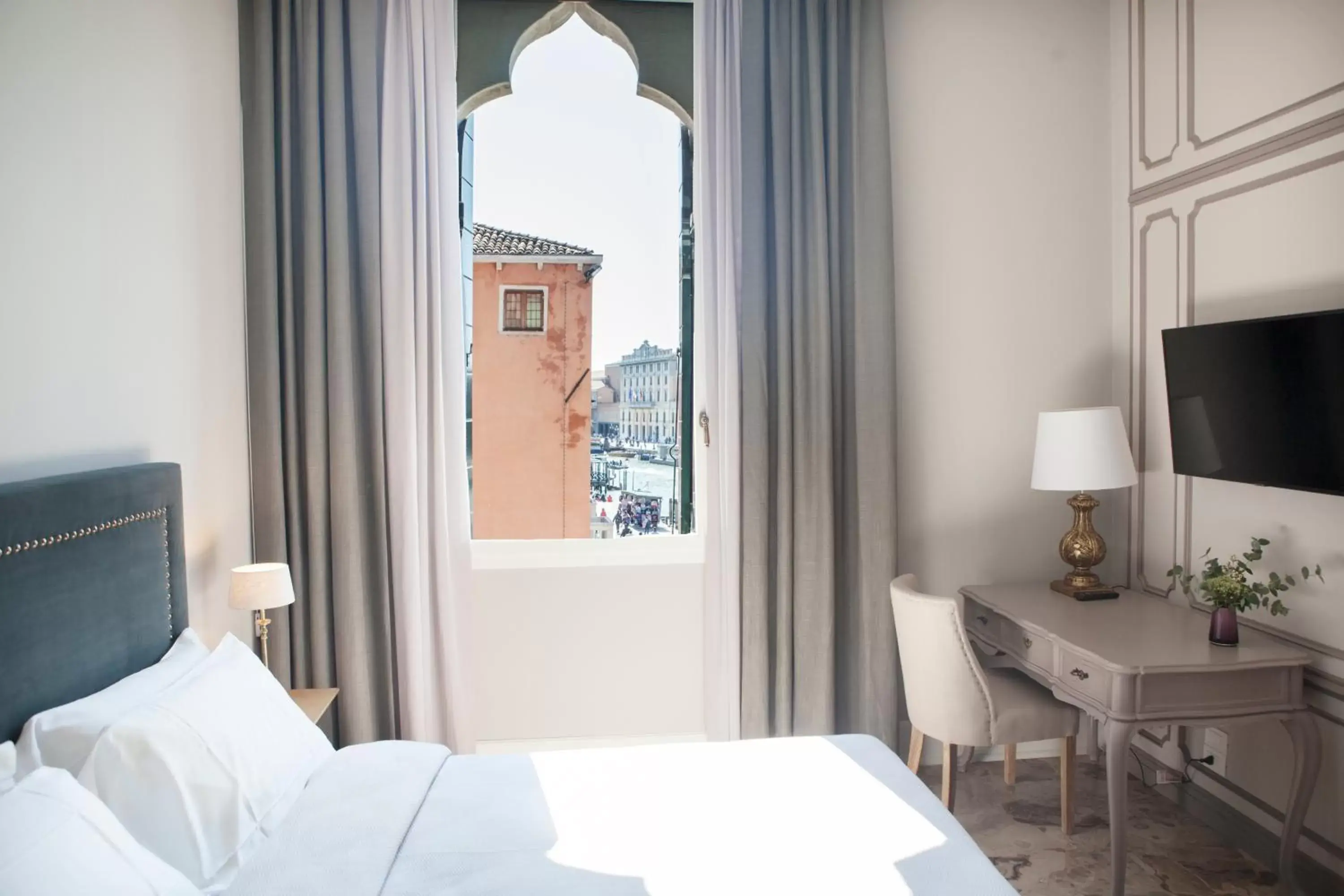 City view, Bed in Palazzetto Foscari