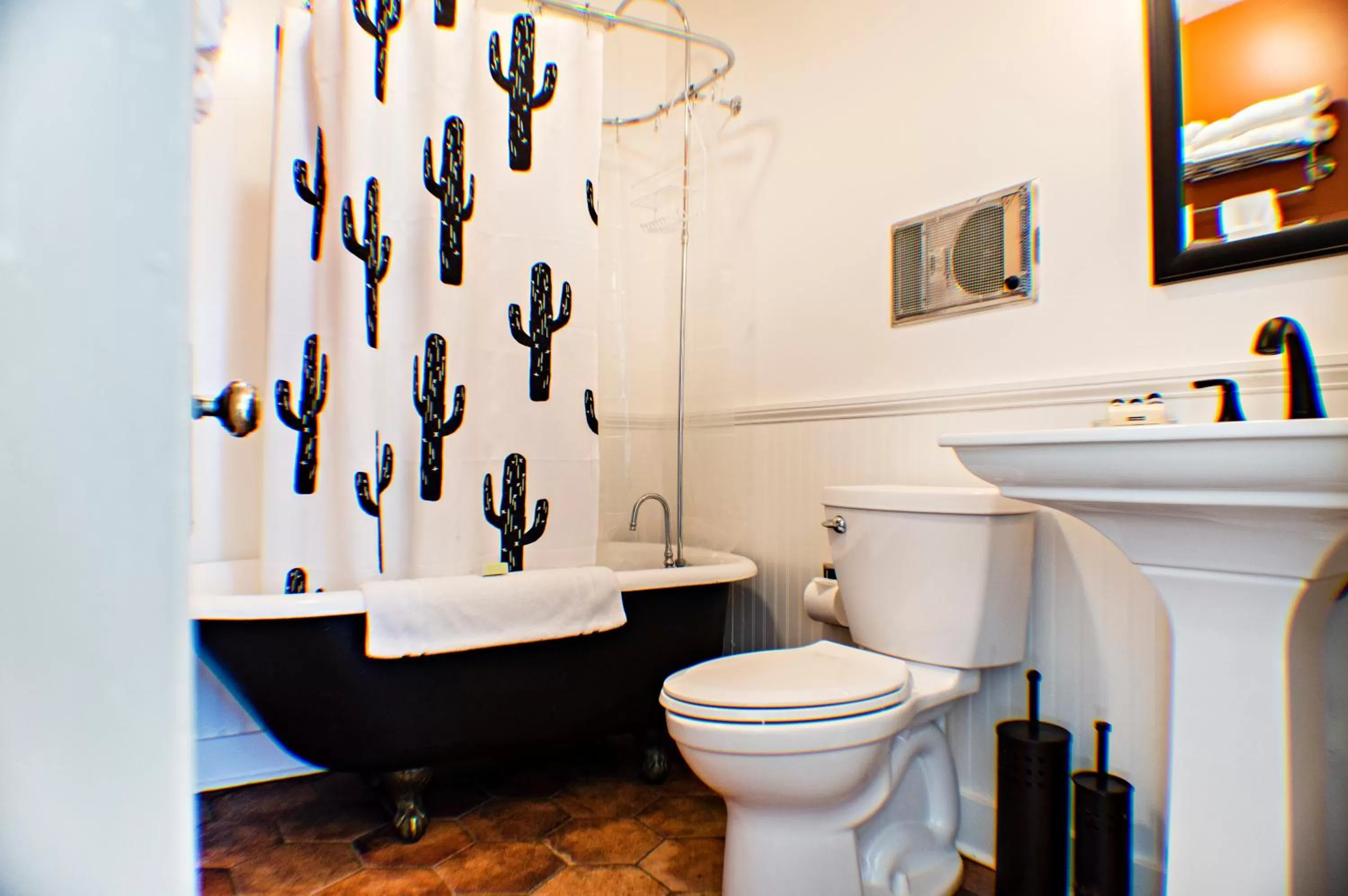 Bathroom in Eldorado Suites Hotel