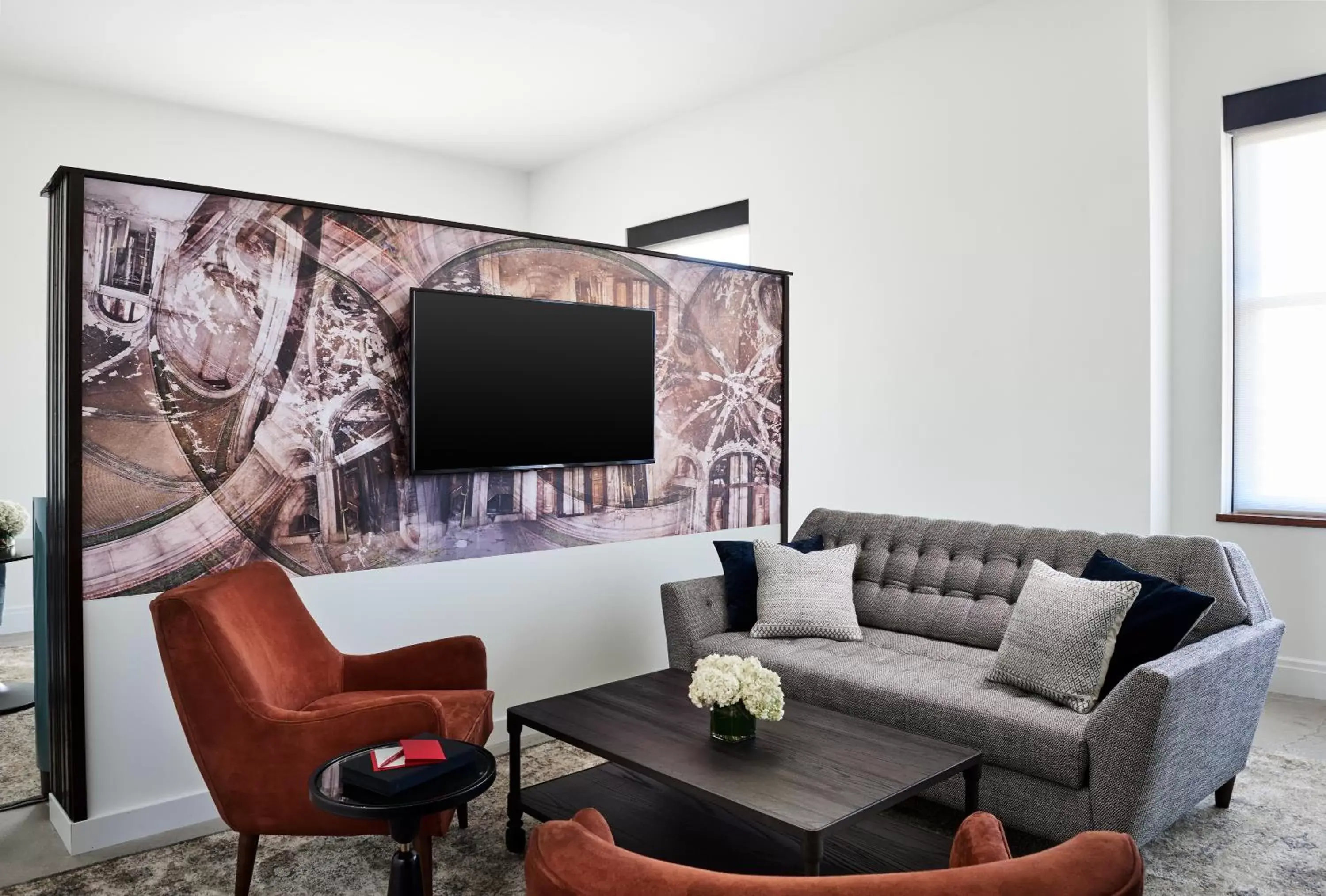 Photo of the whole room, Seating Area in Detroit Foundation Hotel