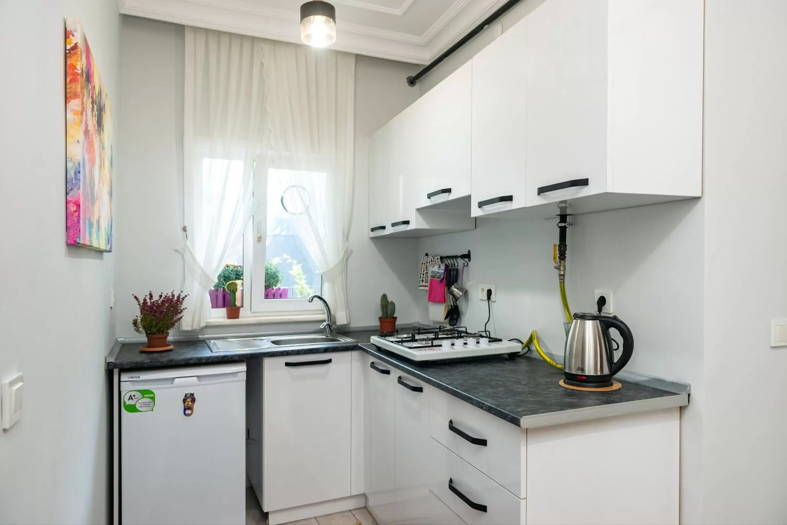Kitchen or kitchenette, Kitchen/Kitchenette in Dualis Hotel