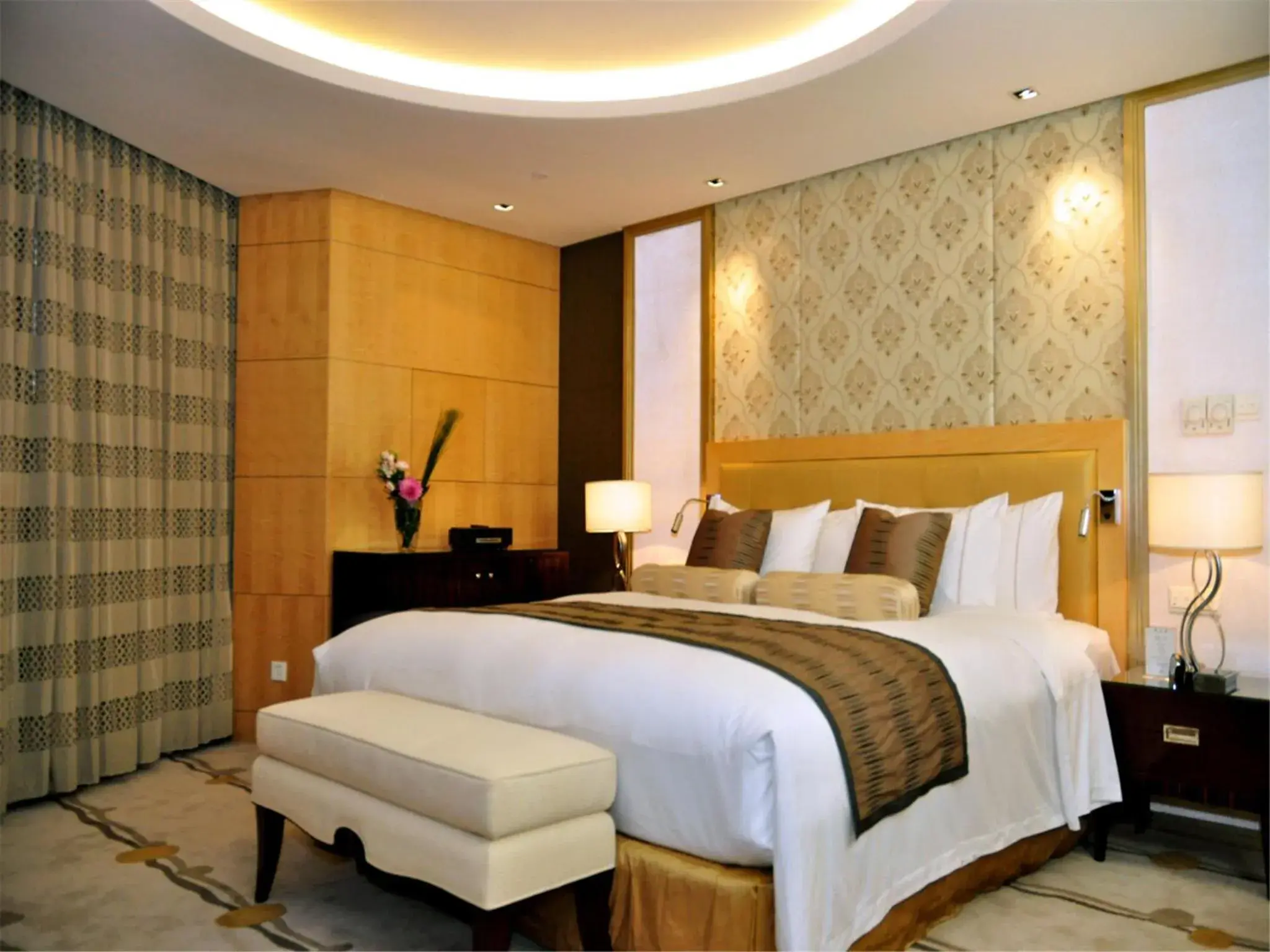 Bed in Hotel Kunlun