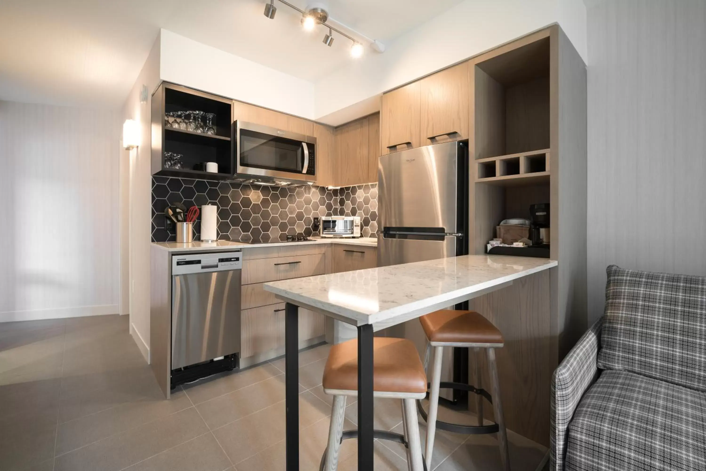 Kitchen/Kitchenette in Lake Louise Inn