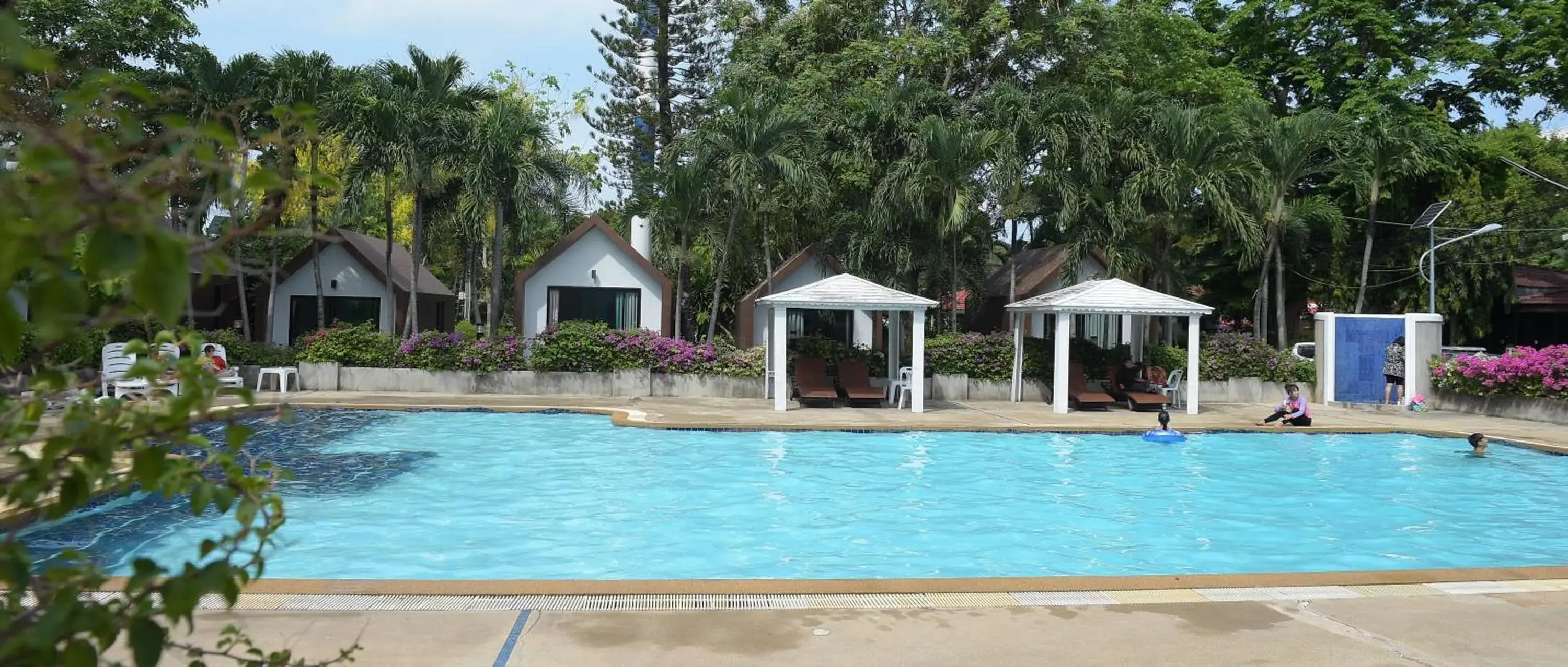 Garden view, Swimming Pool in Villa Navin