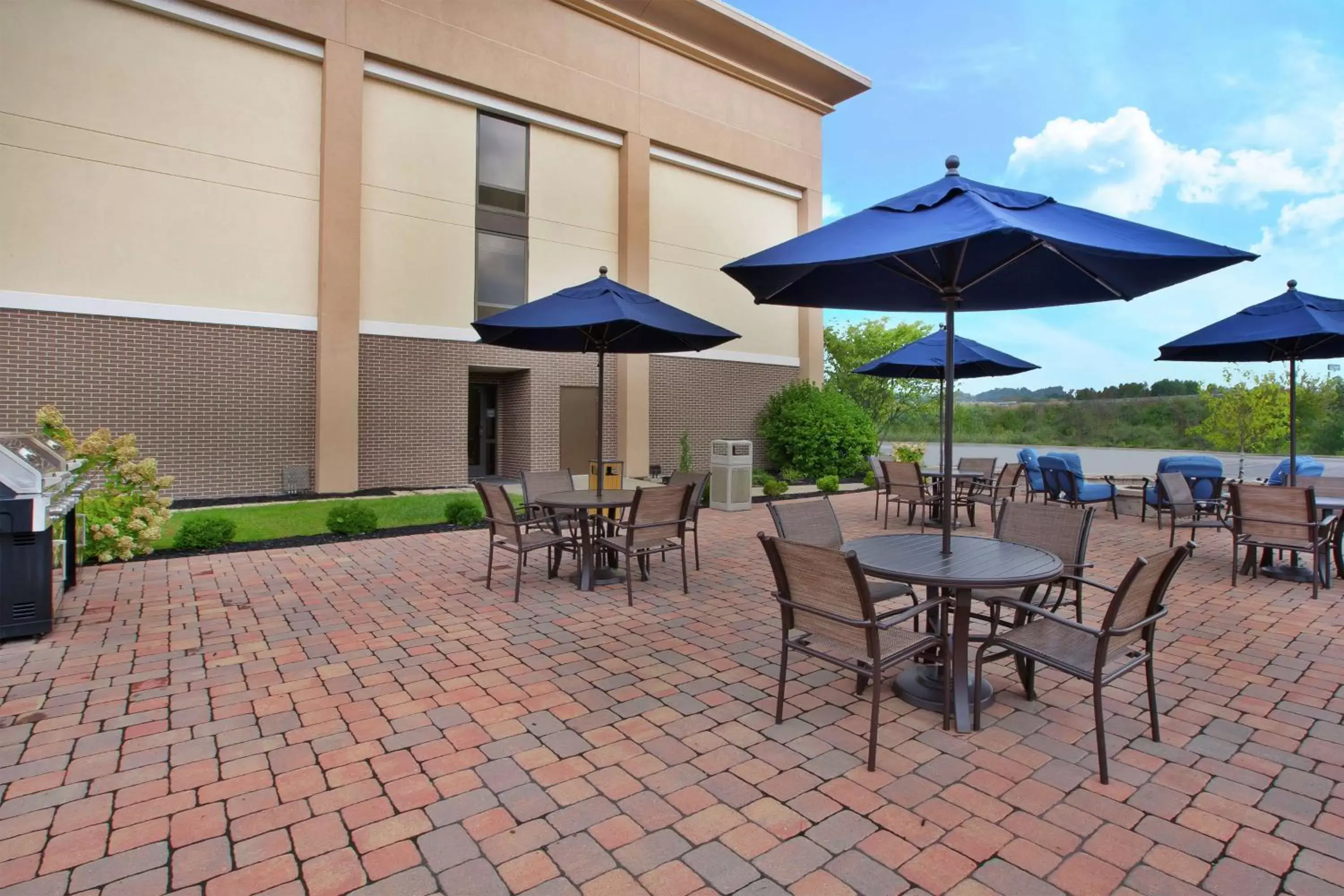 Patio in Hampton Inn Marietta