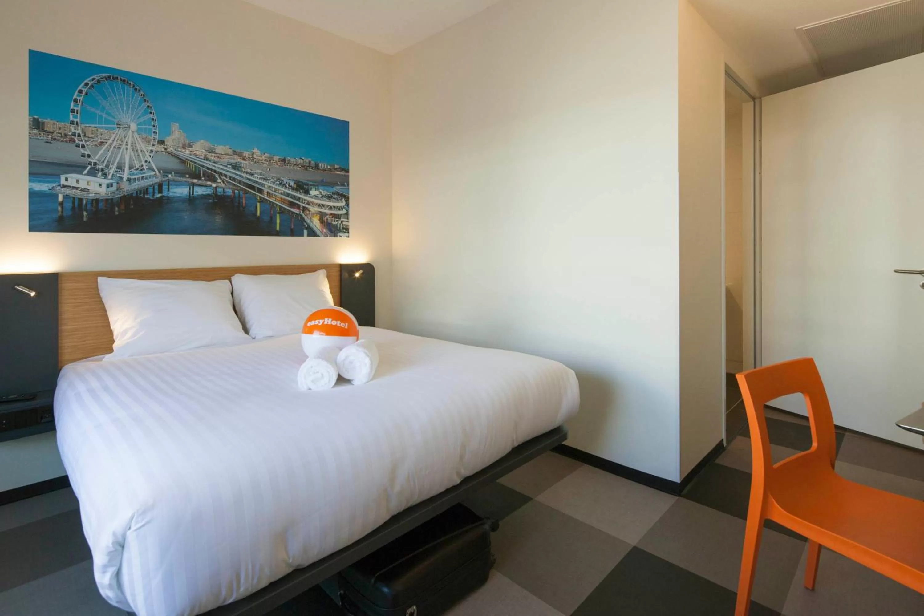 Superior Double Room in easyHotel The Hague Scheveningen Beach