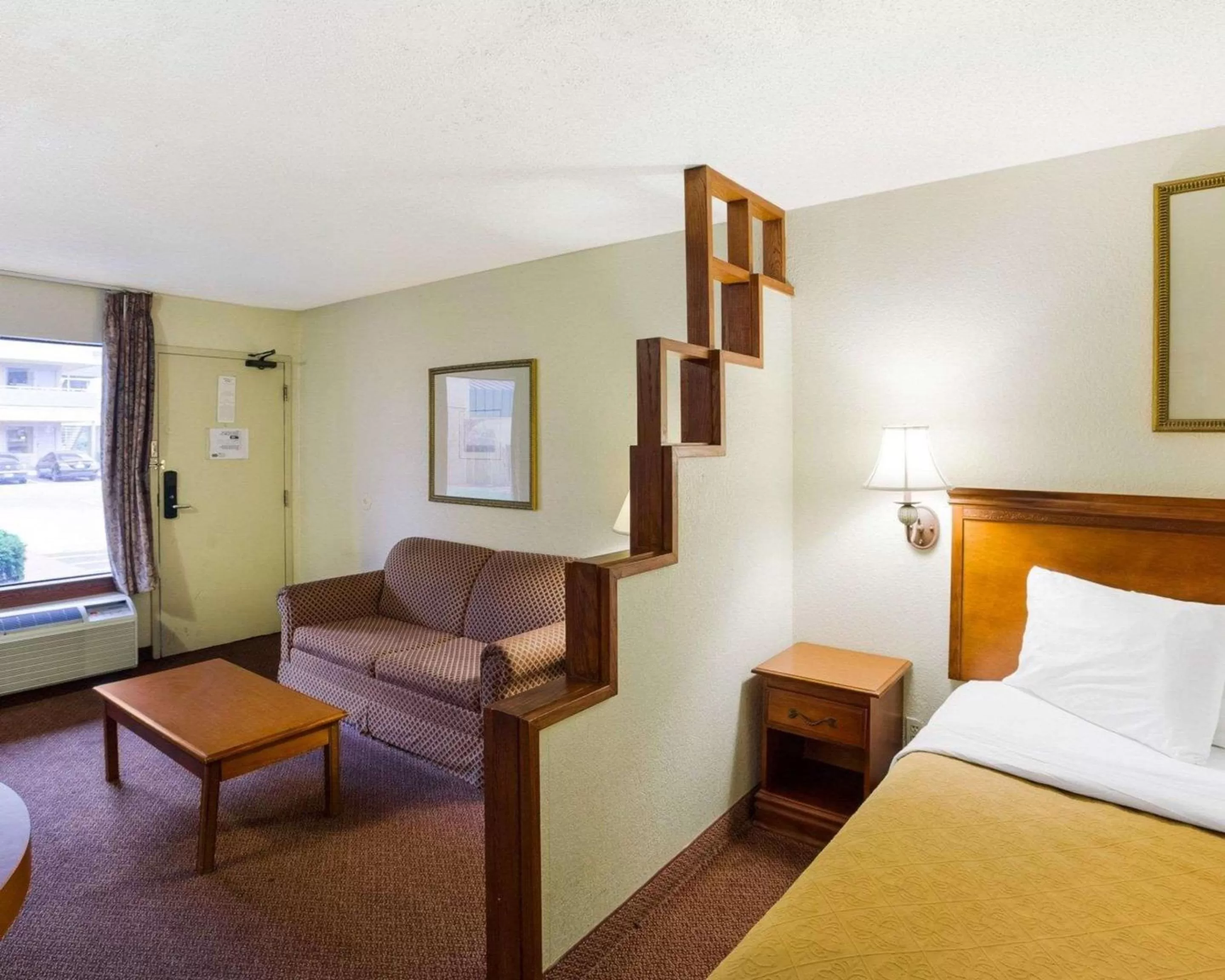 Photo of the whole room, Bed in Rodeway Inn & Suites South of Fiesta Park