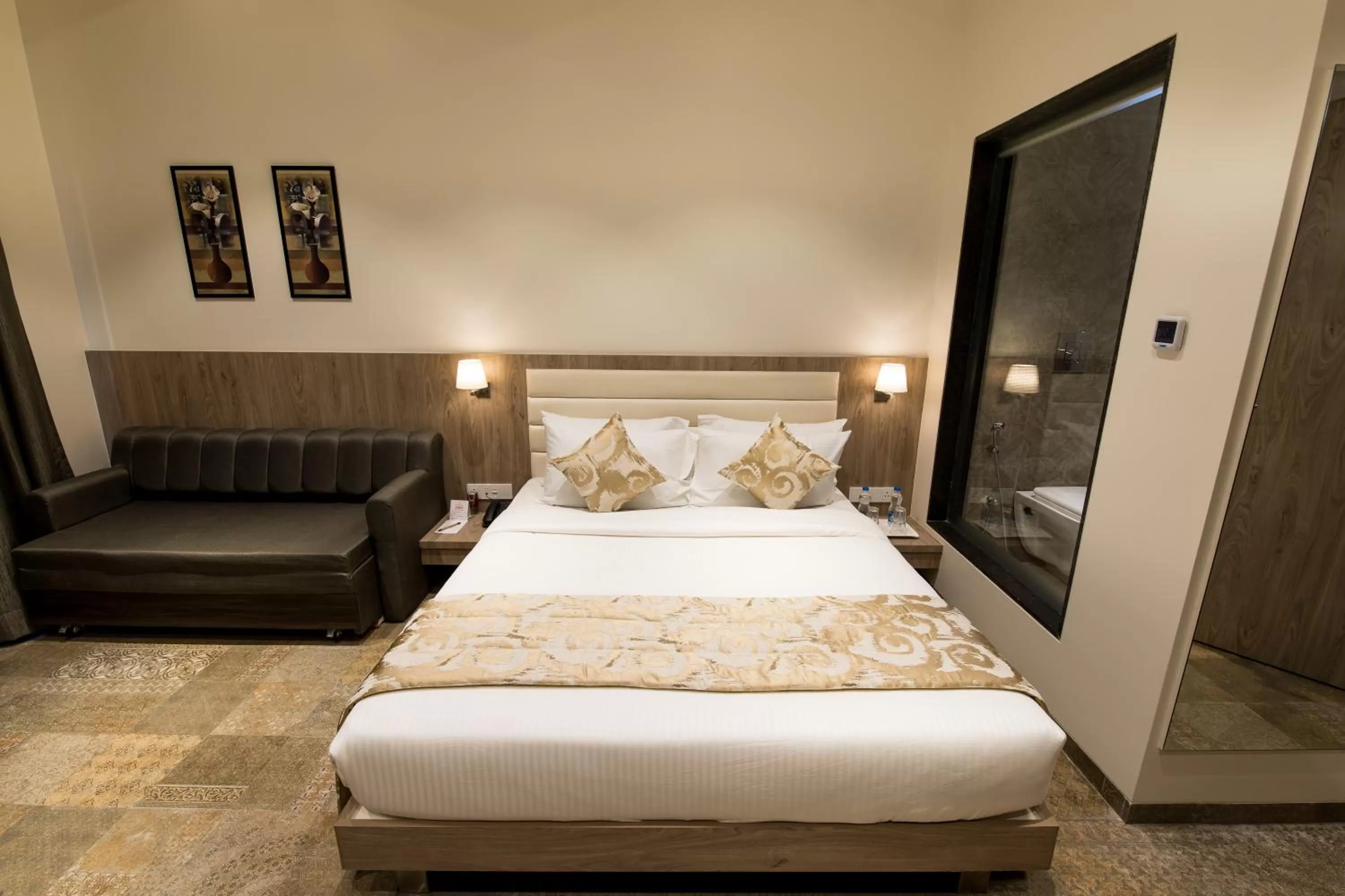 Photo of the whole room, Bed in Hotel Aurus