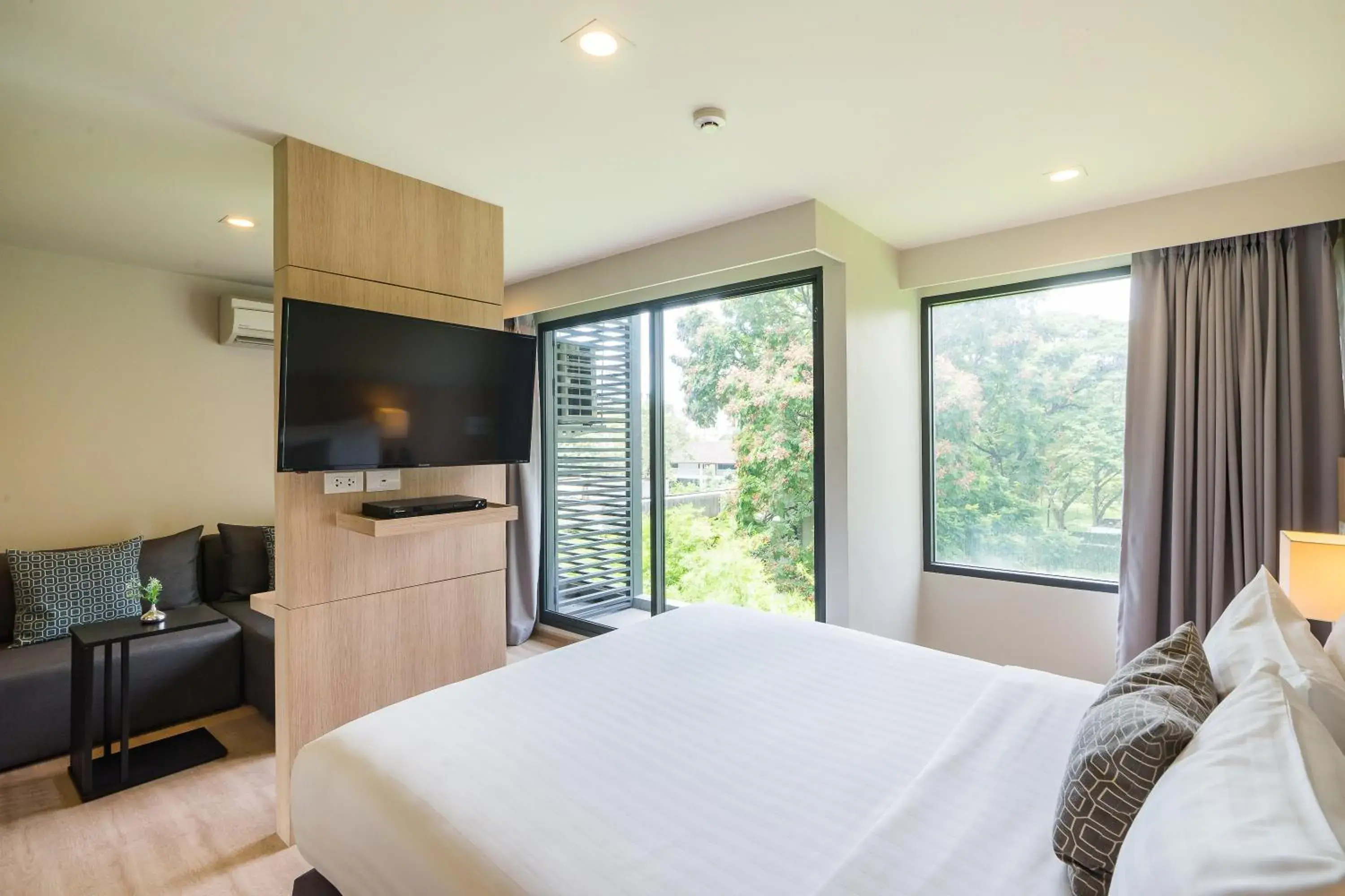 Bed in The Residence on Thonglor by UHG
