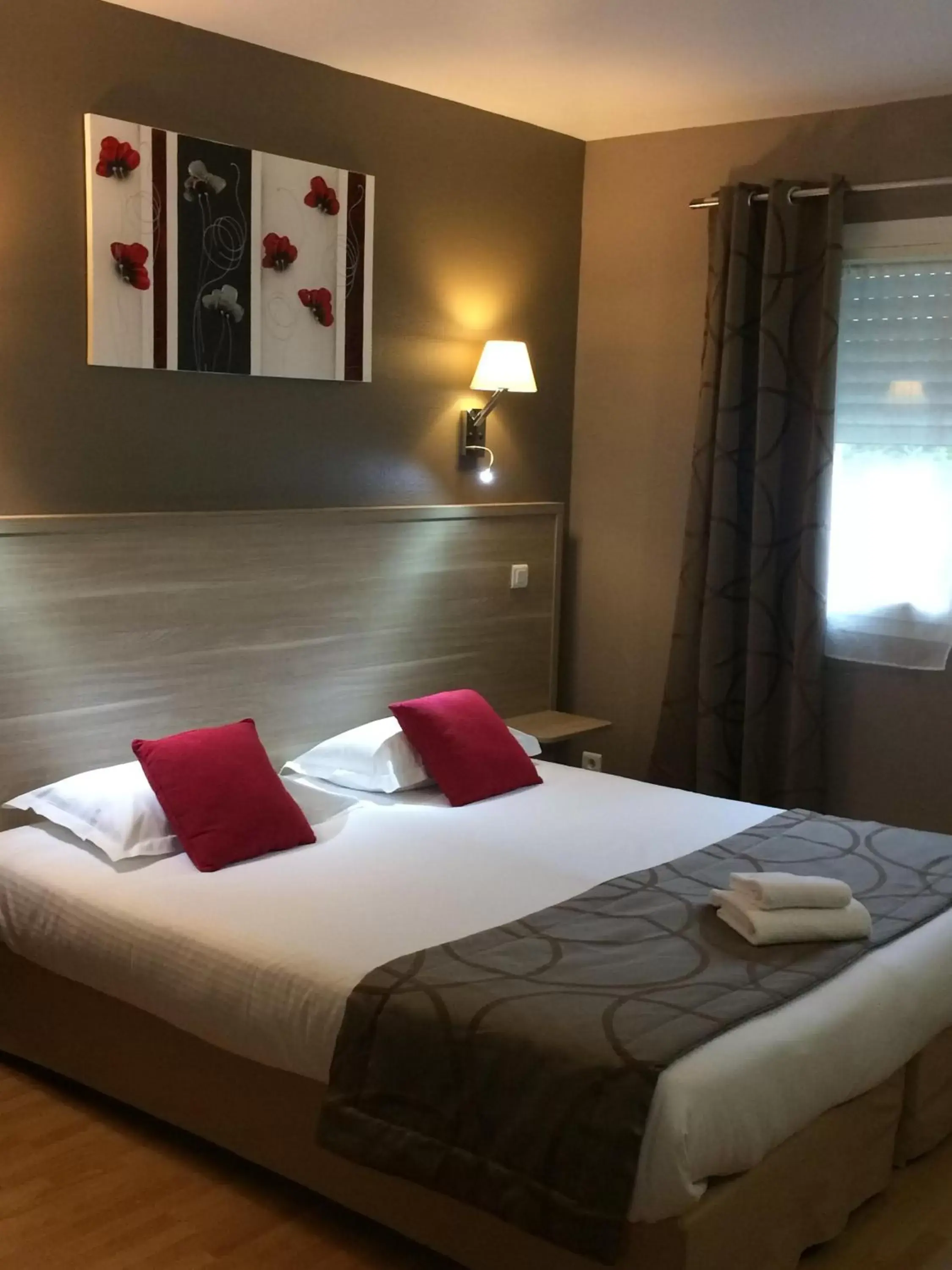 Bedroom, Bed in The Originals City, Hôtel La Closerie, Nantes Nord (Inter-Hotel)