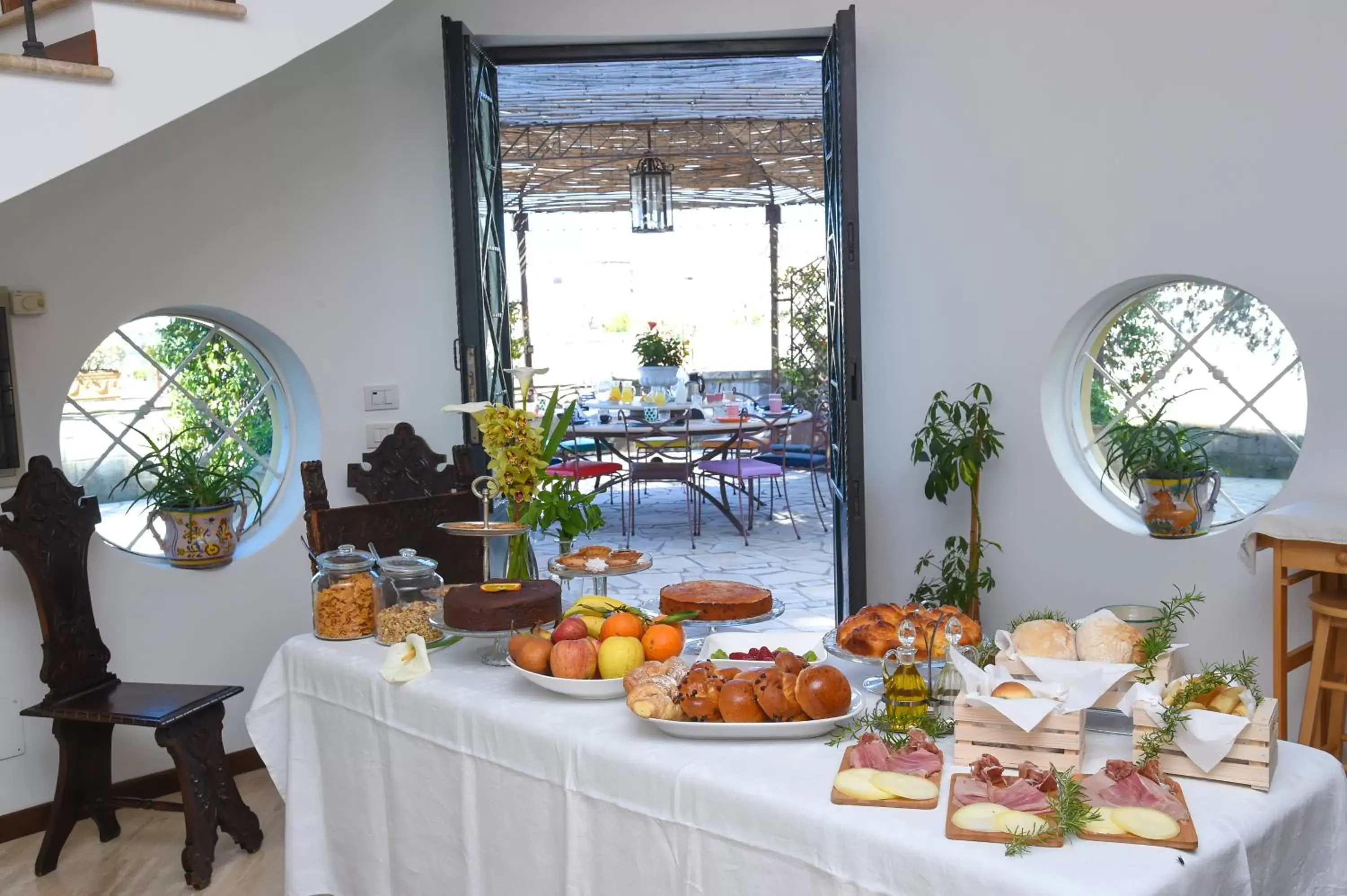 Buffet breakfast in Bella Sorrento B&B