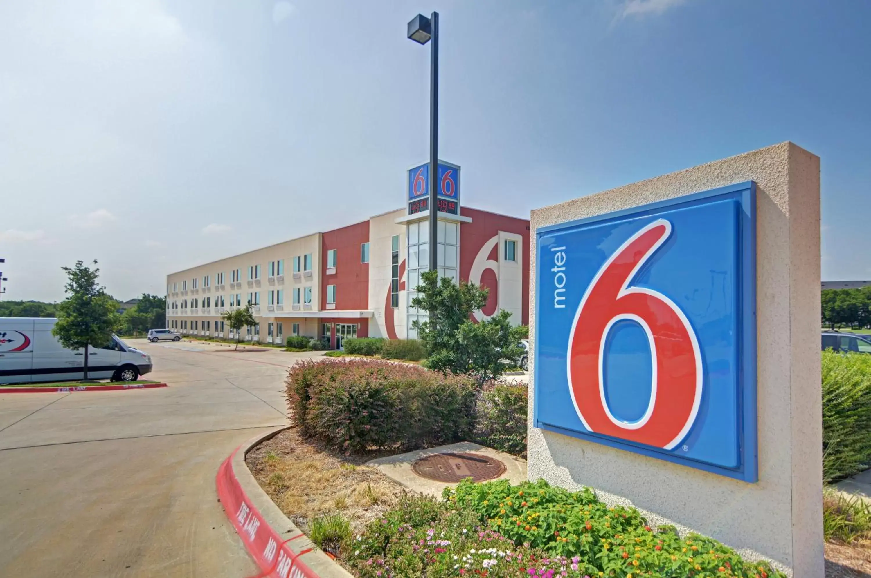 Property logo or sign, Property Building in Motel 6-Roanoke, TX - Northlake - Speedway
