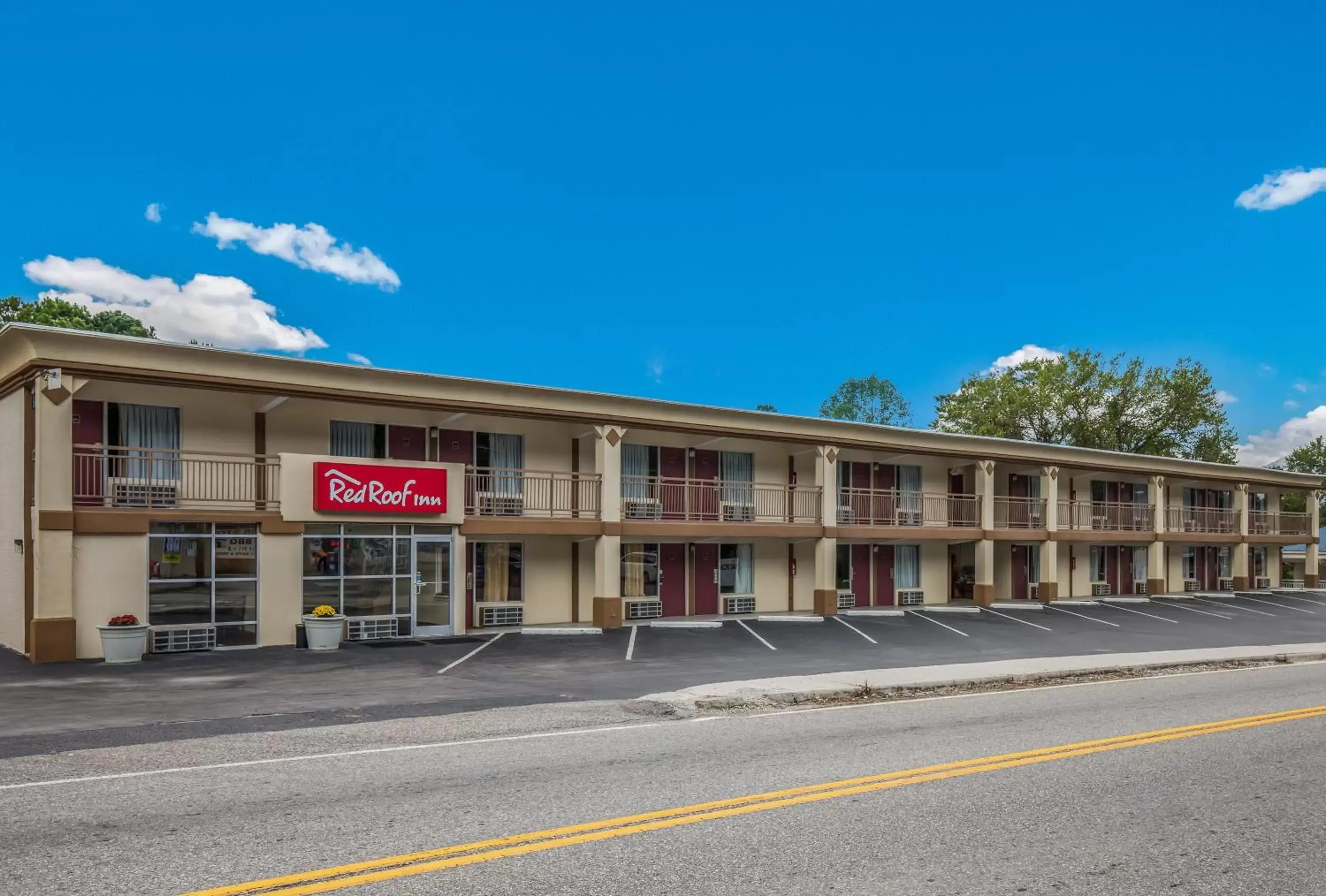 Property Building in Red Roof Inn Caryville