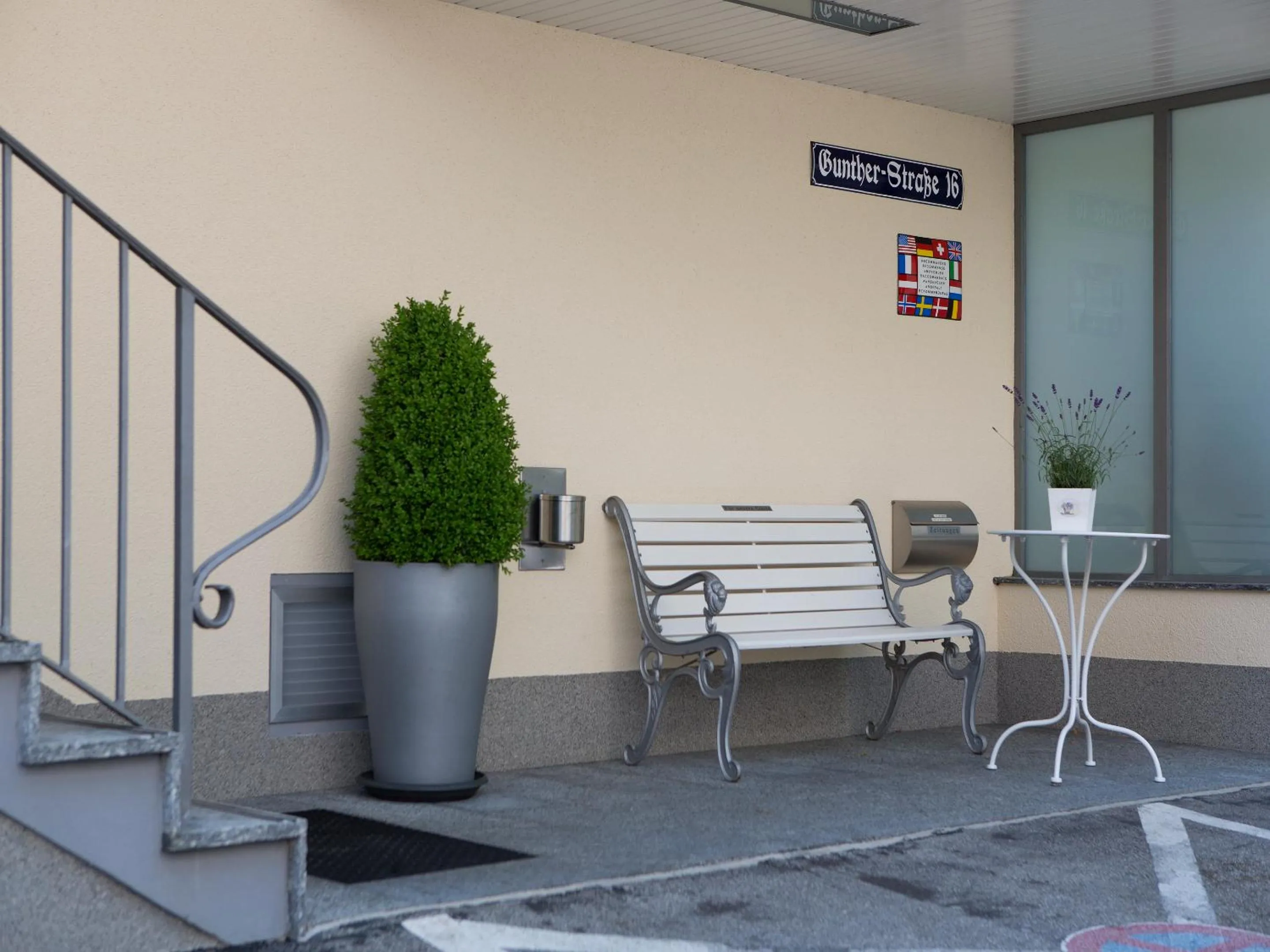Facade/entrance in Hotel Kriemhild am Hirschgarten
