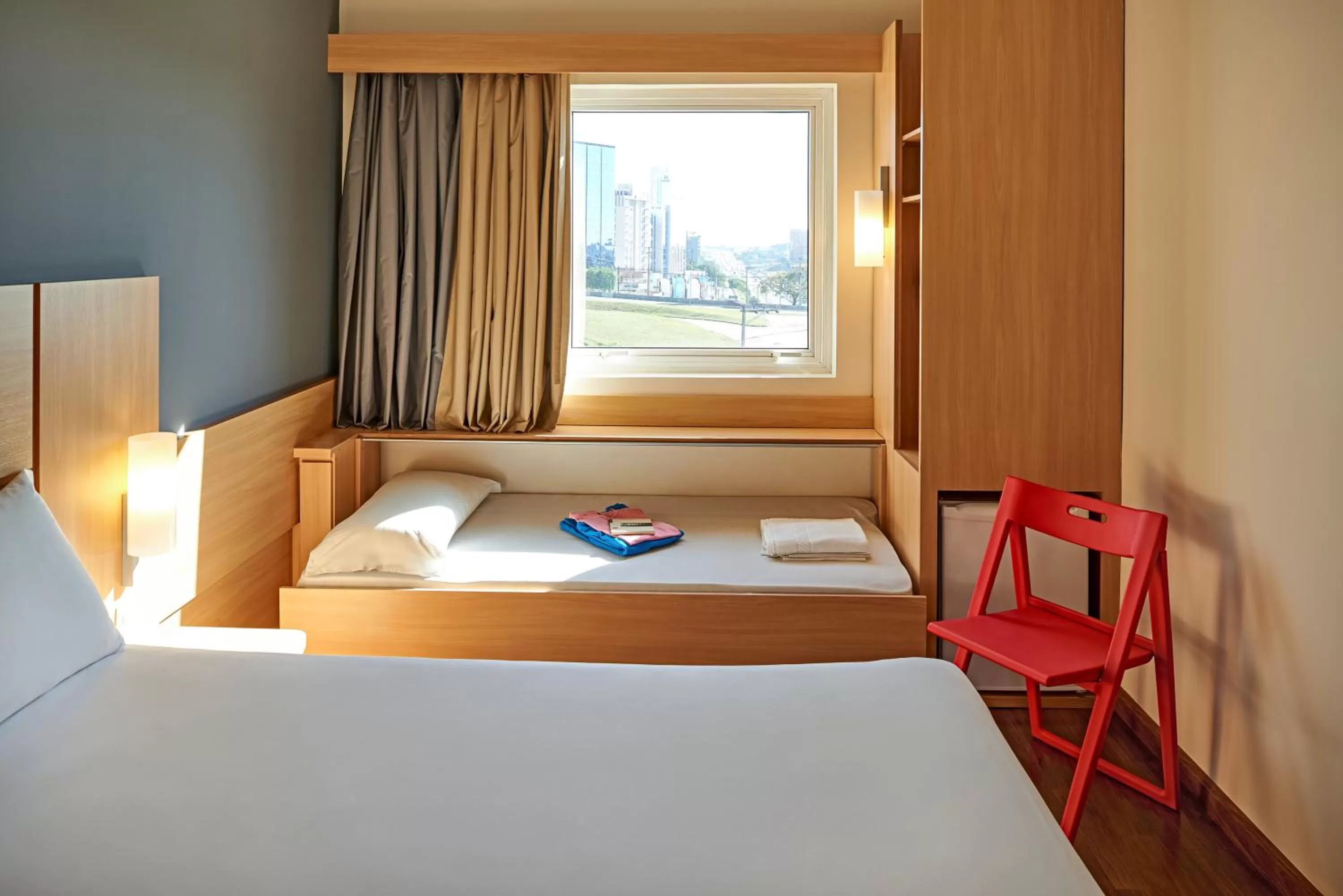 Photo of the whole room, Bed in ibis Sorocaba