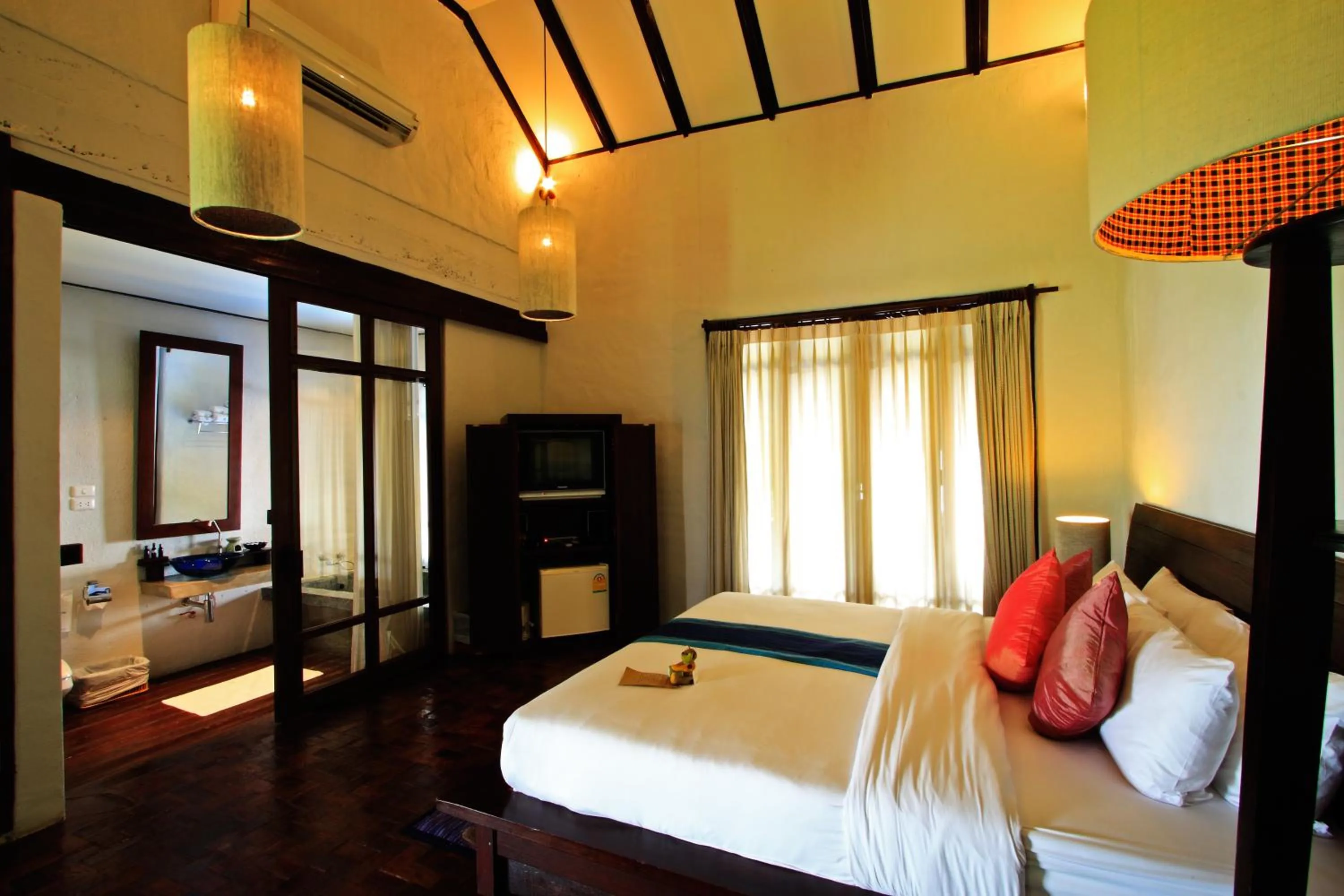 Bedroom, Bed in Banthai Village