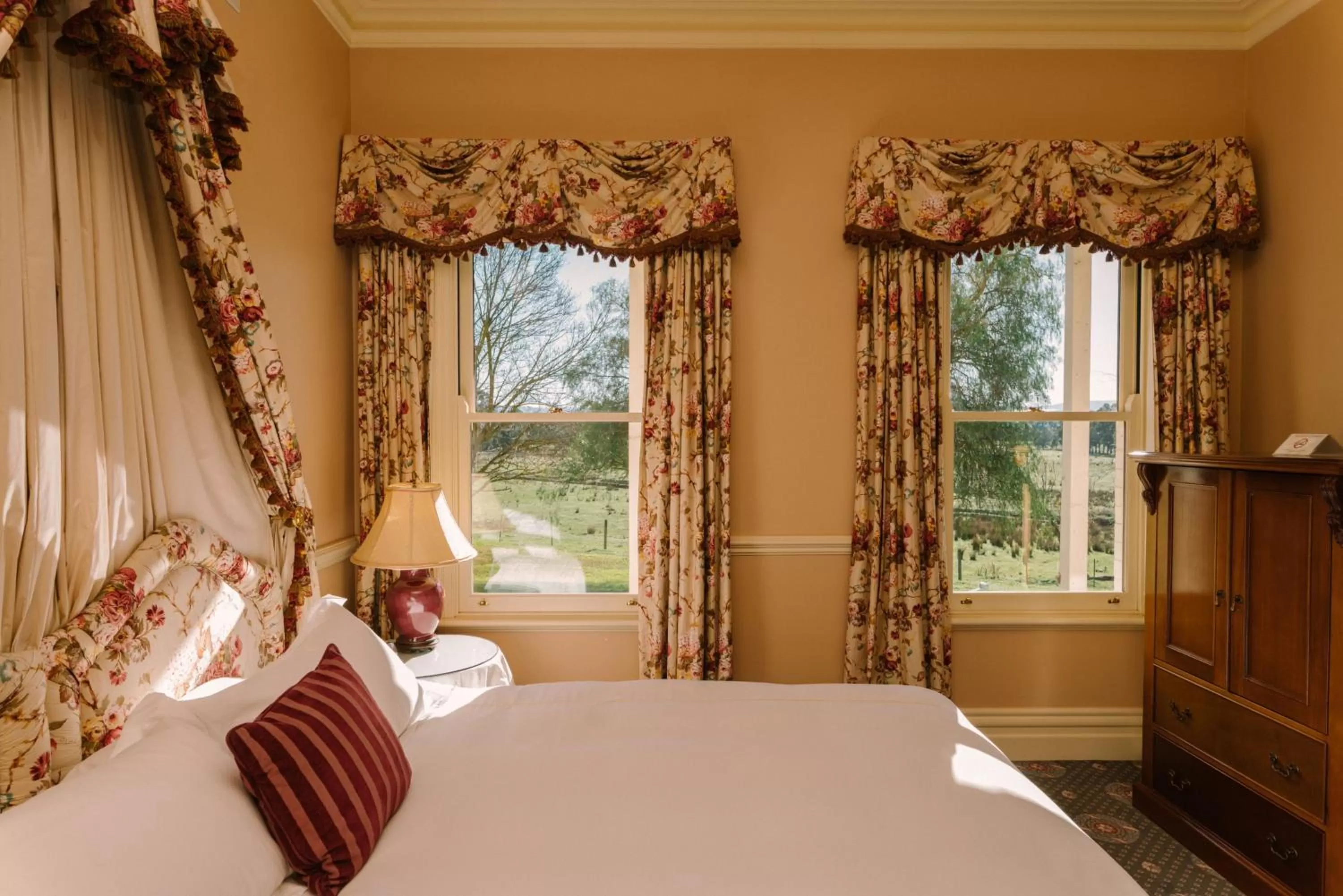 Bed in Chateau Yering