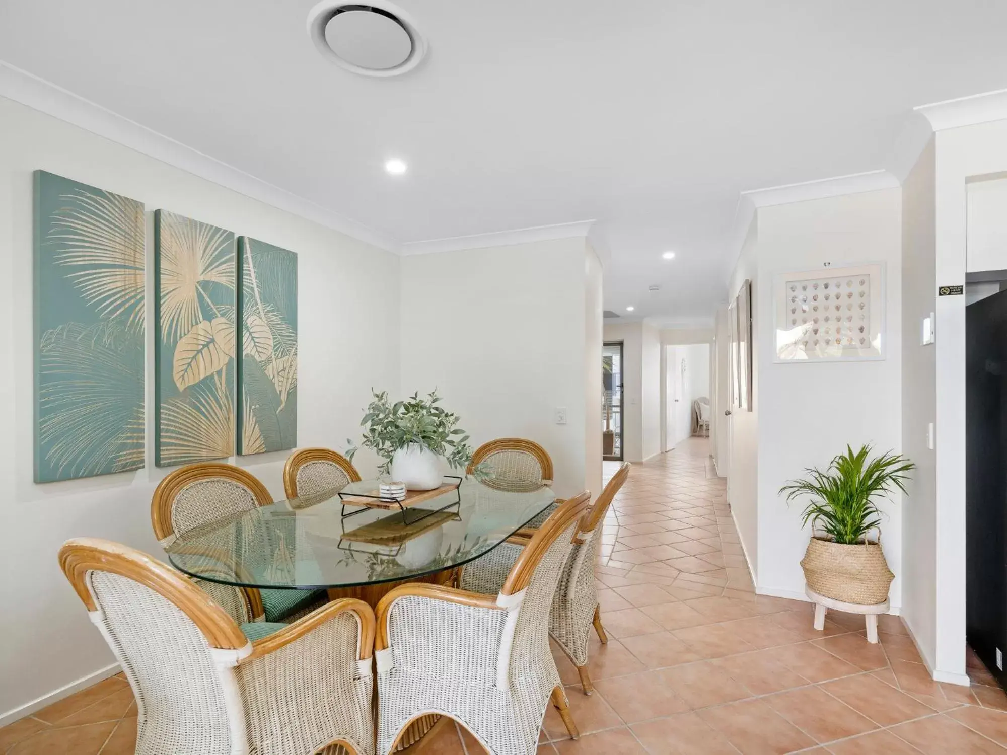 Dining Area in Sunrise Cove Holiday Apartments by Kingscliff Accommodation
