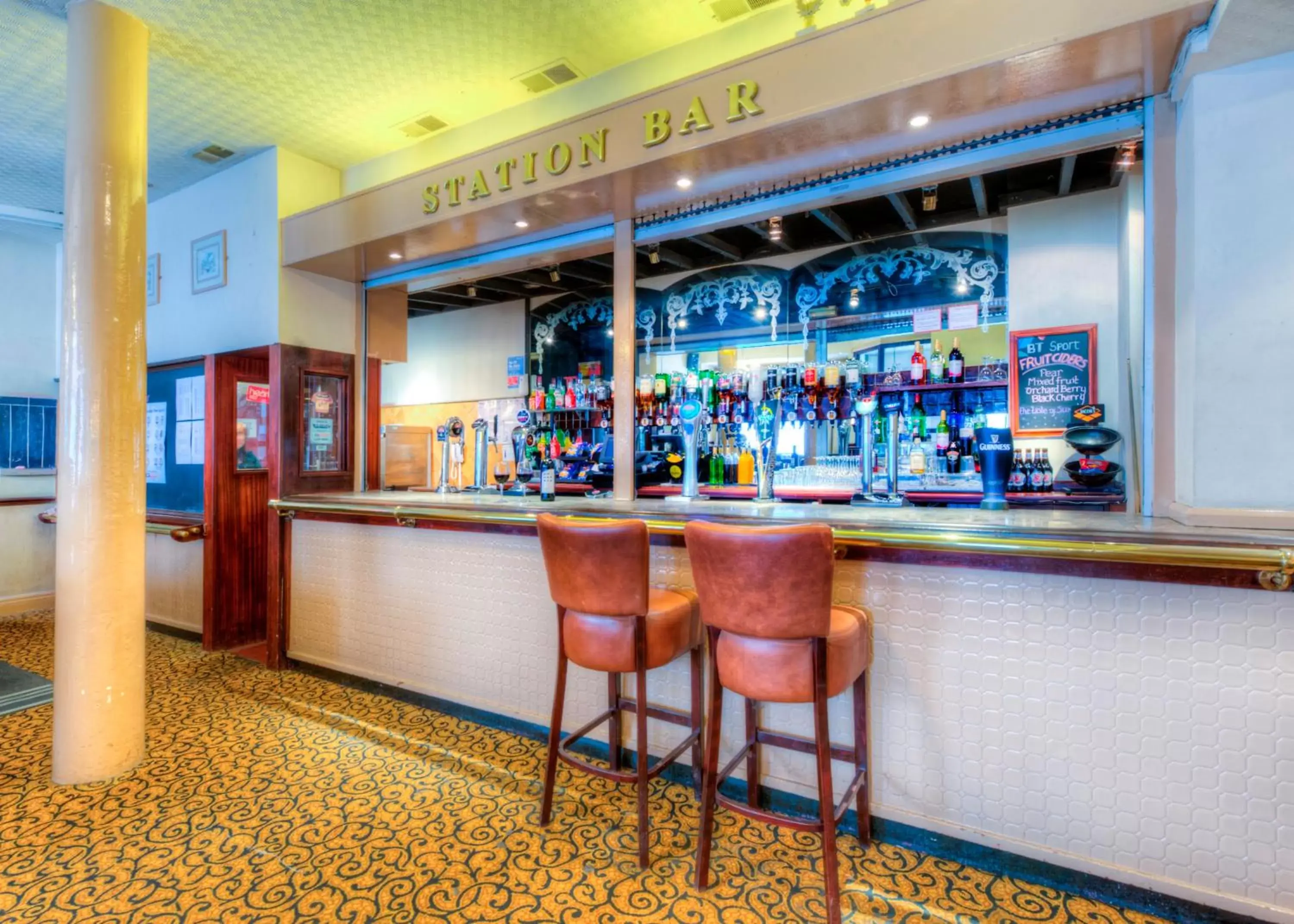 Lounge or bar in Comfort Inn Birmingham Lounge or bar in Comfort Inn Birmingham