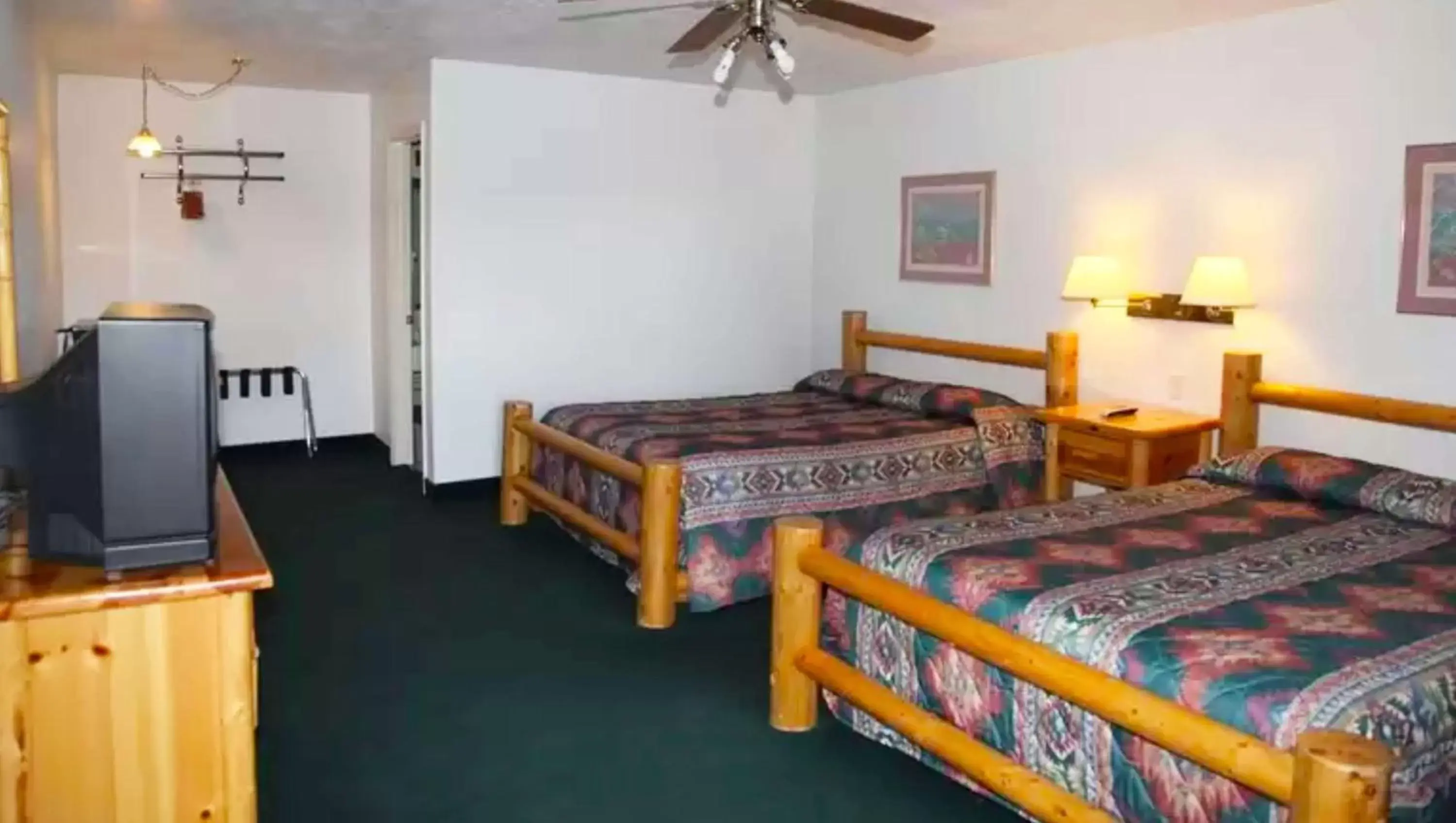 Photo of the whole room, Bed in Marianna Inn Panguitch Photo of the whole room, Bed in Marianna Inn Panguitch