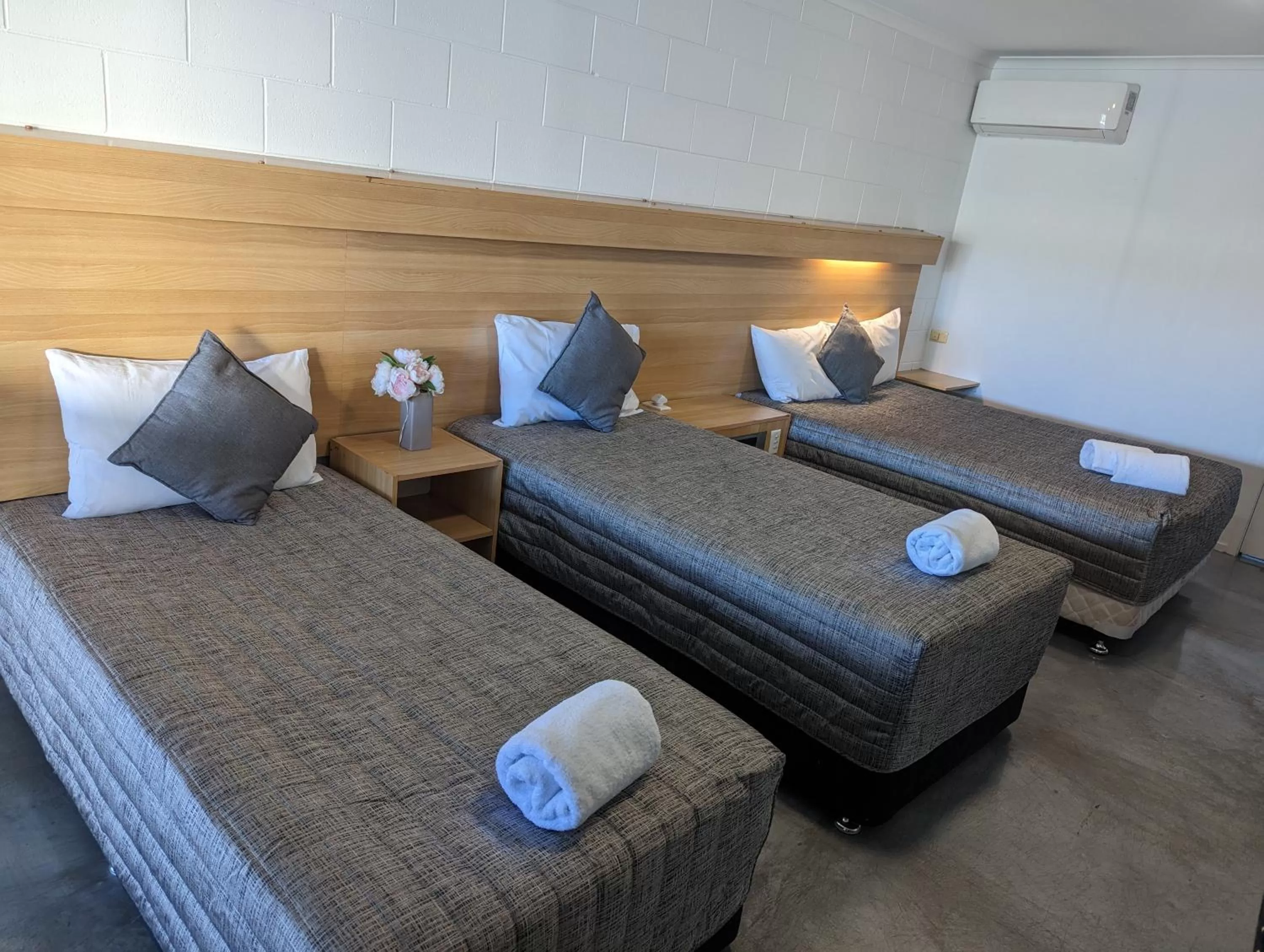 Bed in Y Motels Rockhampton