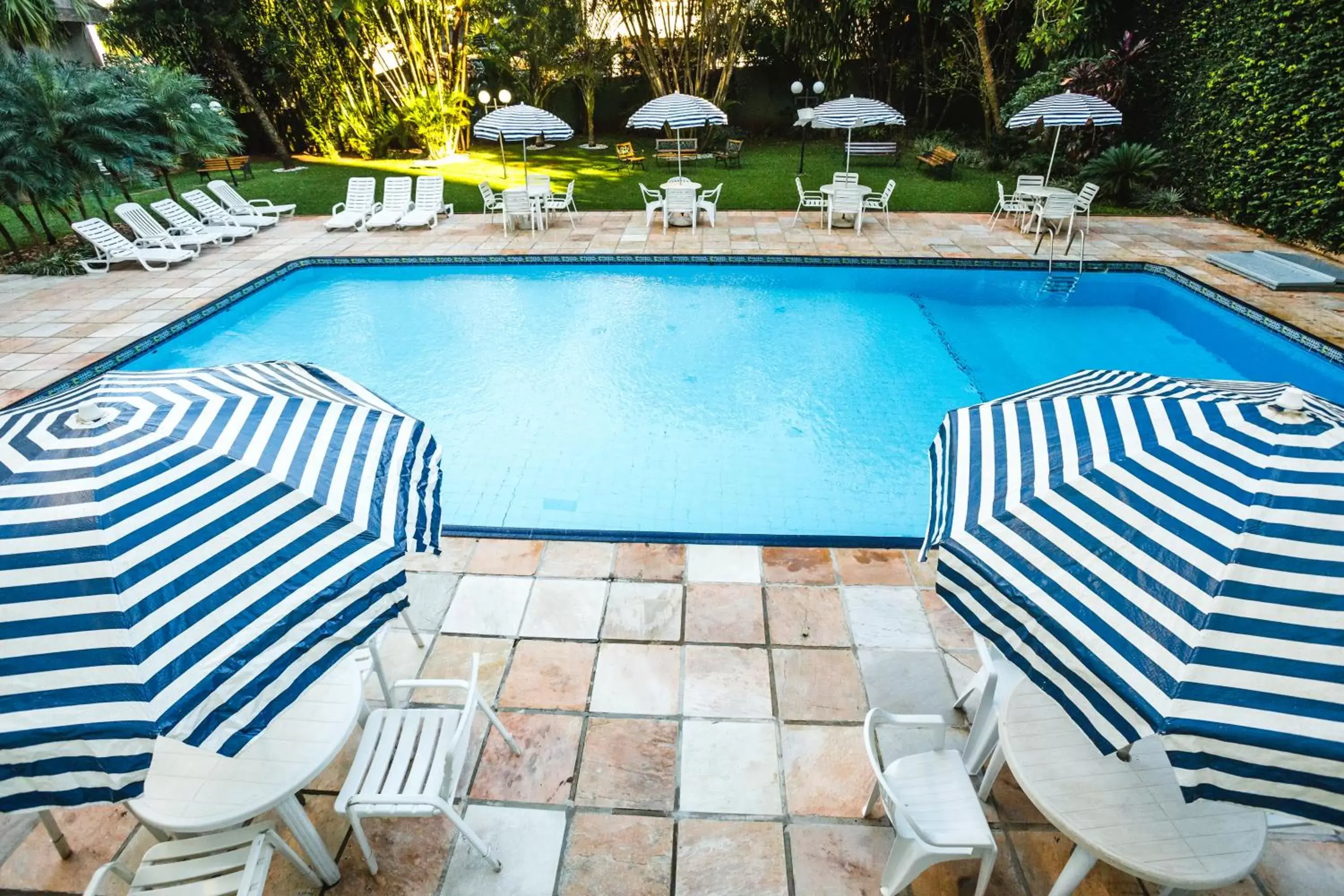 Garden, Swimming Pool in Foz Presidente Economic Hotel