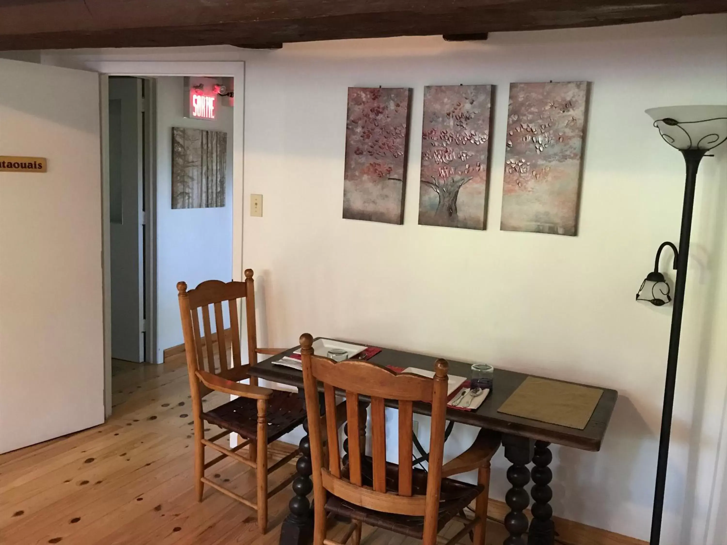 Dining Area in La Grange Country Inn