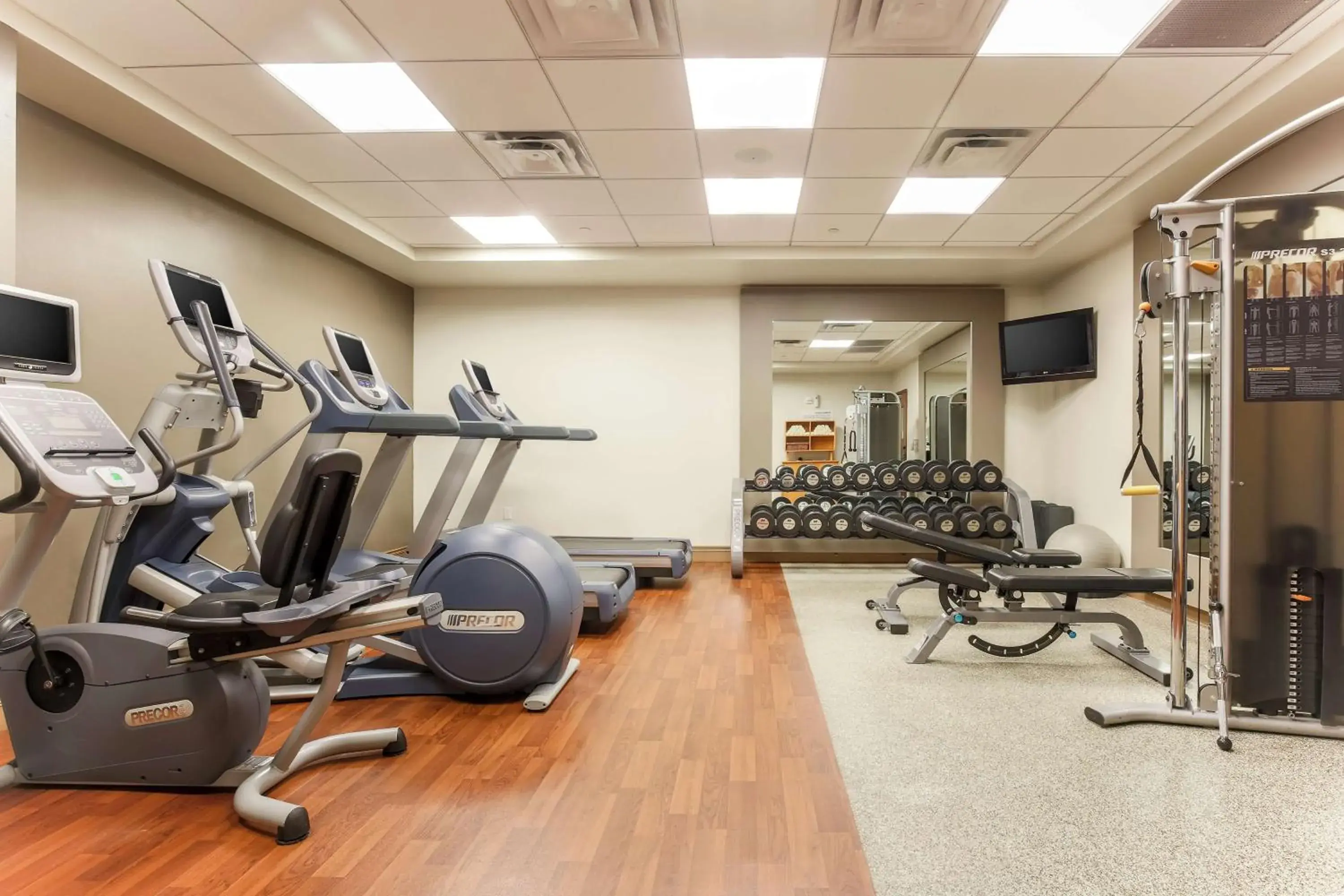 Photo of the whole room, Fitness Center/Facilities in DoubleTree by Hilton Austin-University Area