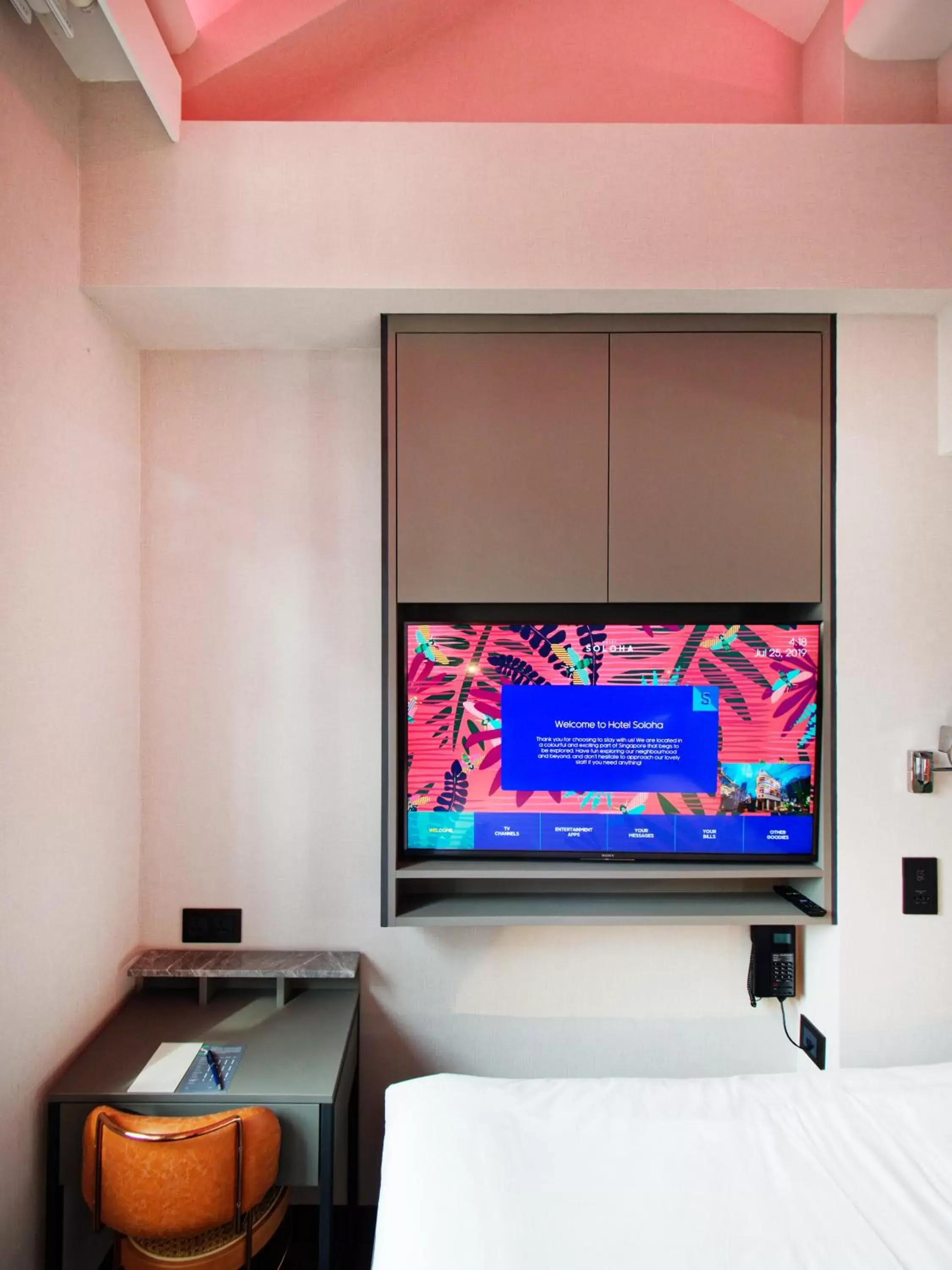 TV and multimedia, TV/Entertainment Center in Hotel Soloha at Chinatown