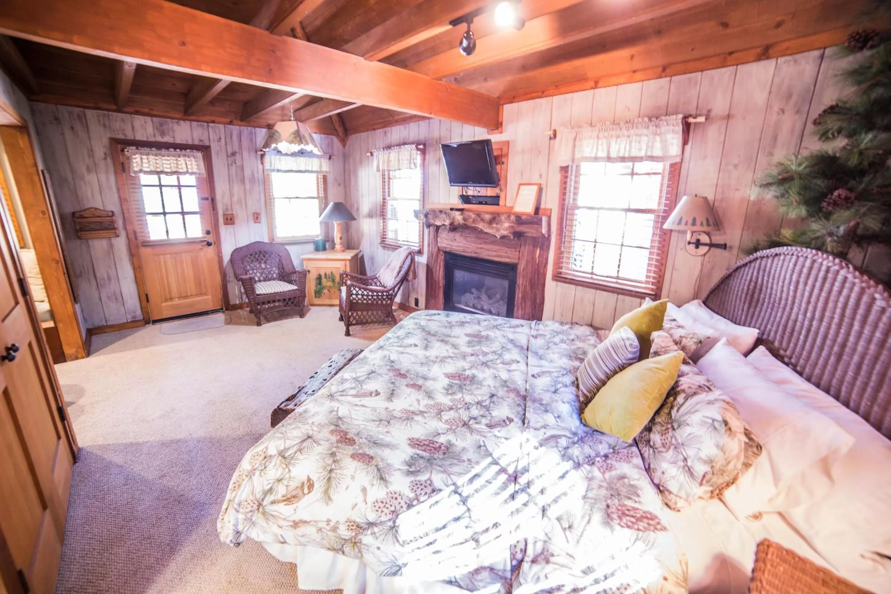 Day in Cottage Inn At Lake Tahoe