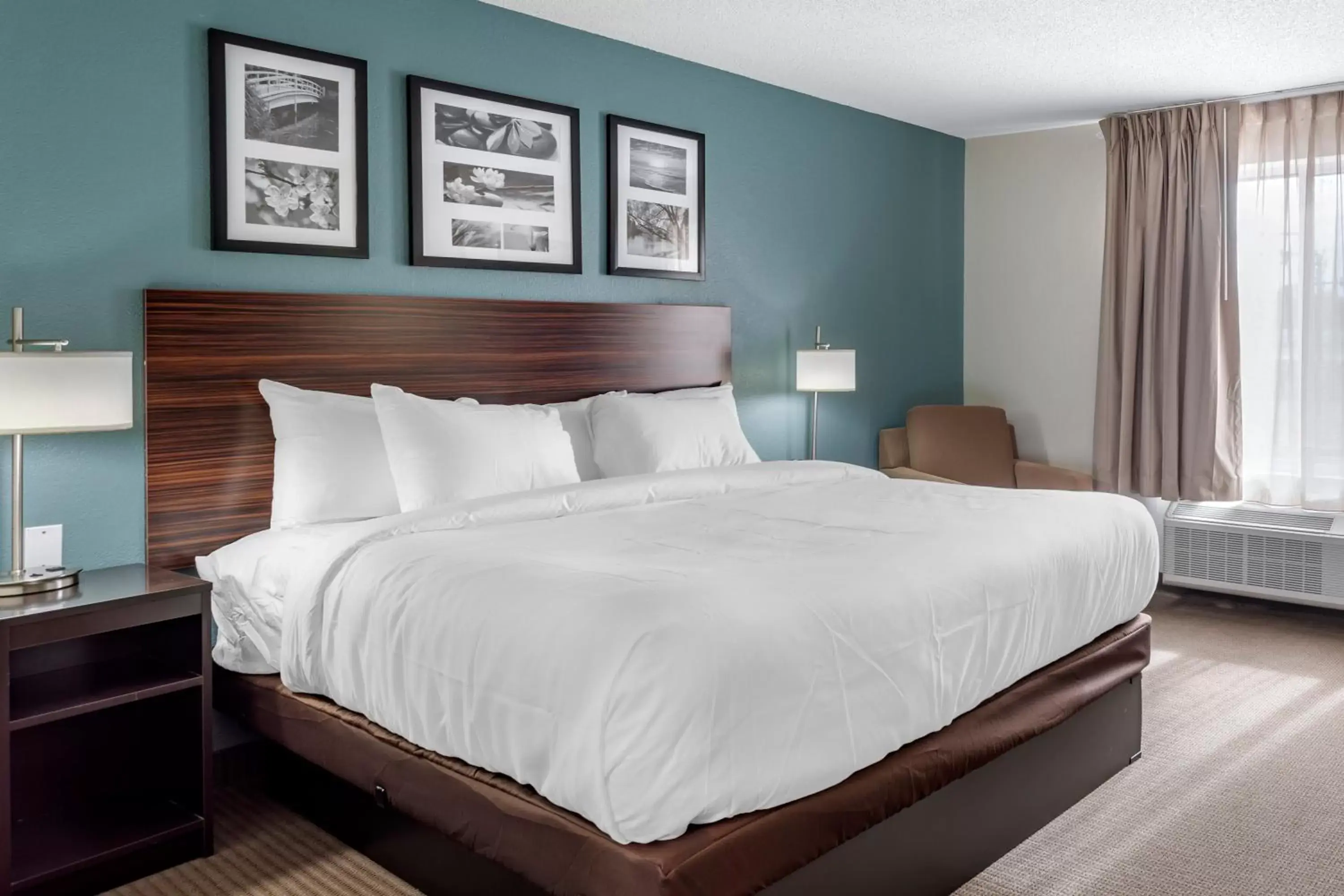 Bed in Sleep Inn & Suites Lebanon - Nashville Area