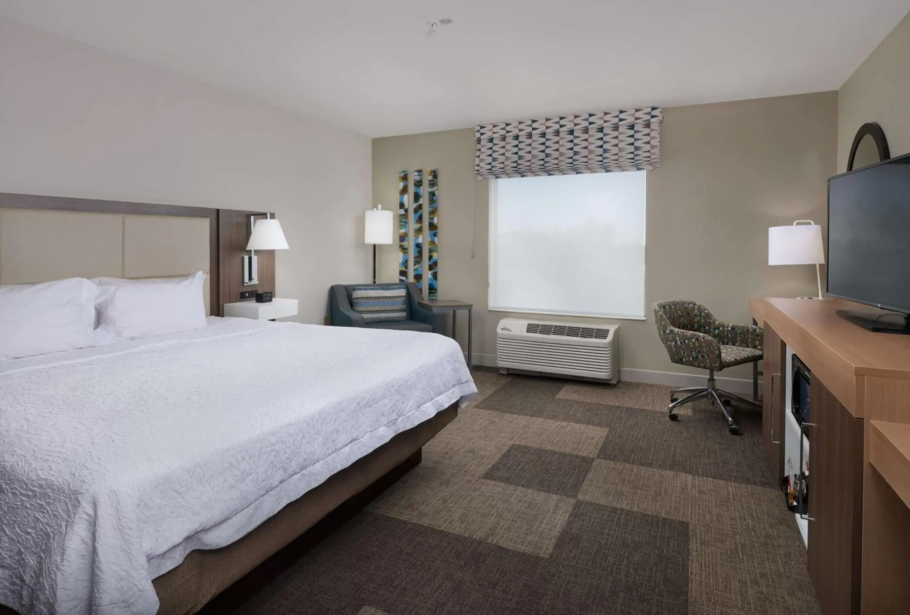 Bedroom, Bed in Hampton Inn & Suites Rogers