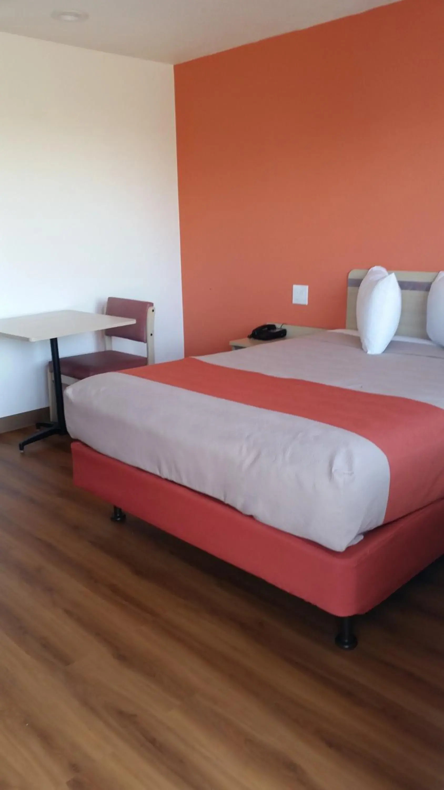 Photo of the whole room, Bed in Motel 6 Lost Hills / Buttonwillow Racetrack Photo of the whole room, Bed in Motel 6 Lost Hills / Buttonwillow Racetrack