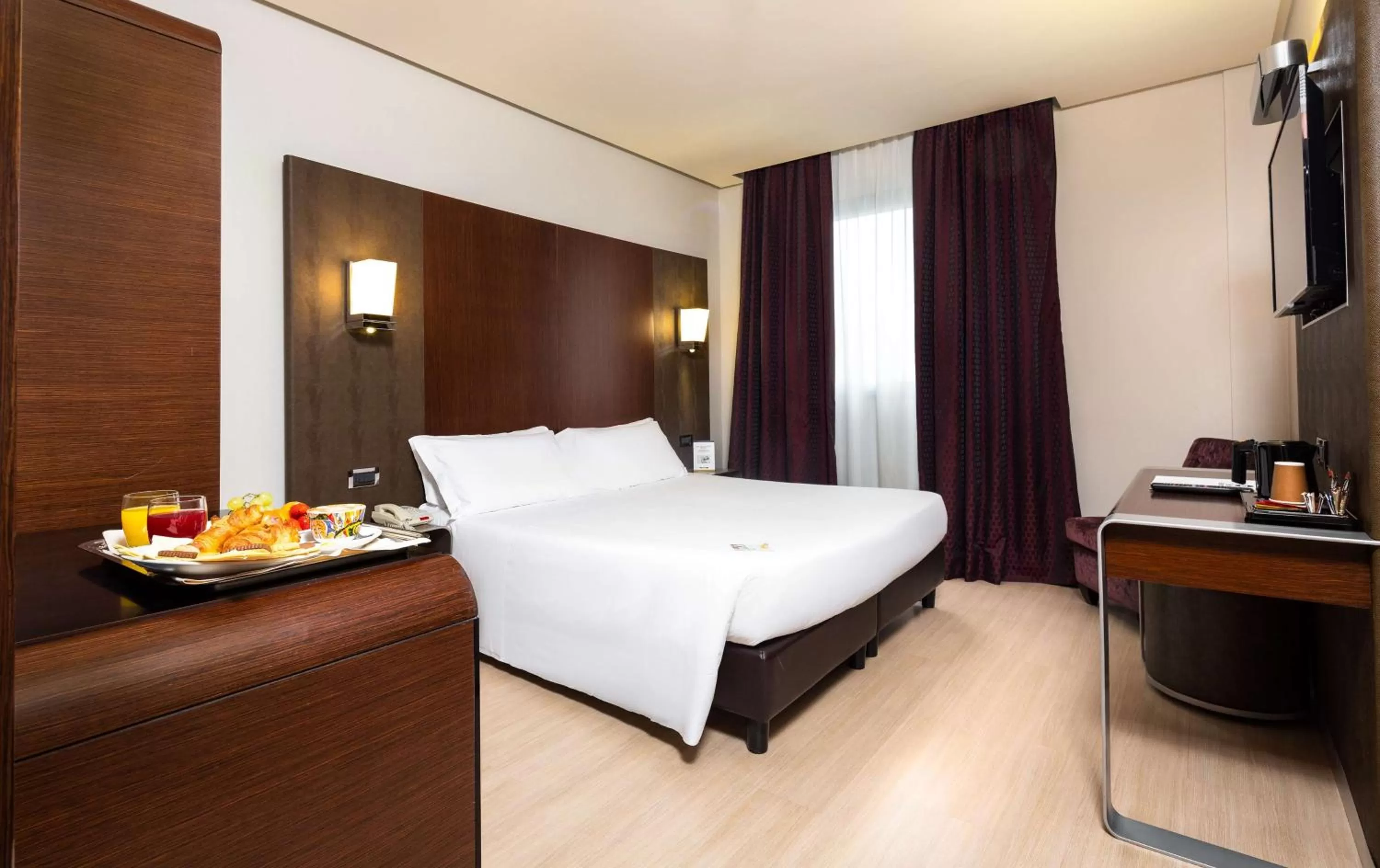 Photo of the whole room, Bed in Best Western Hotel Goldenmile Milan
