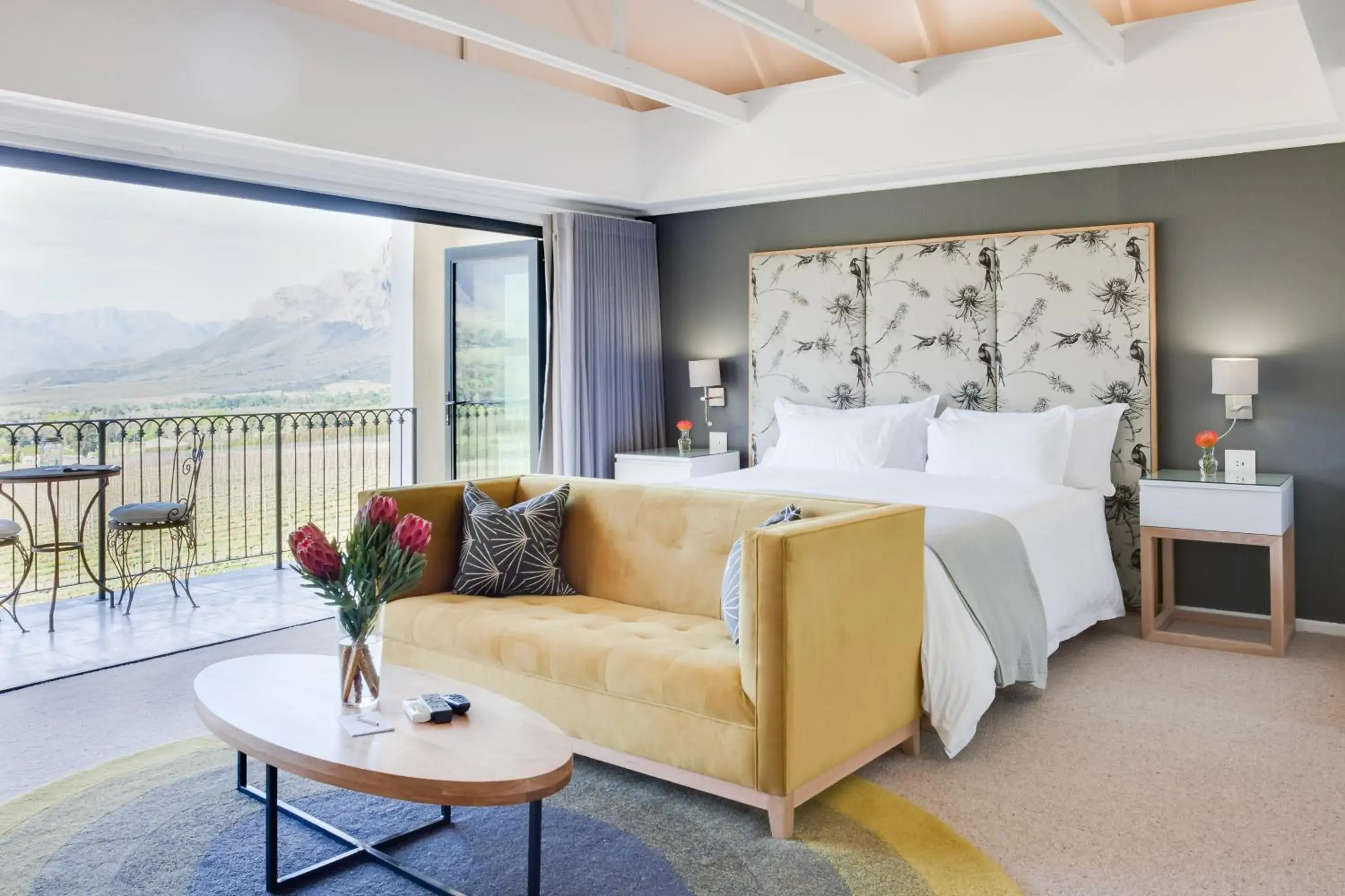 Bed in Banhoek Lodge