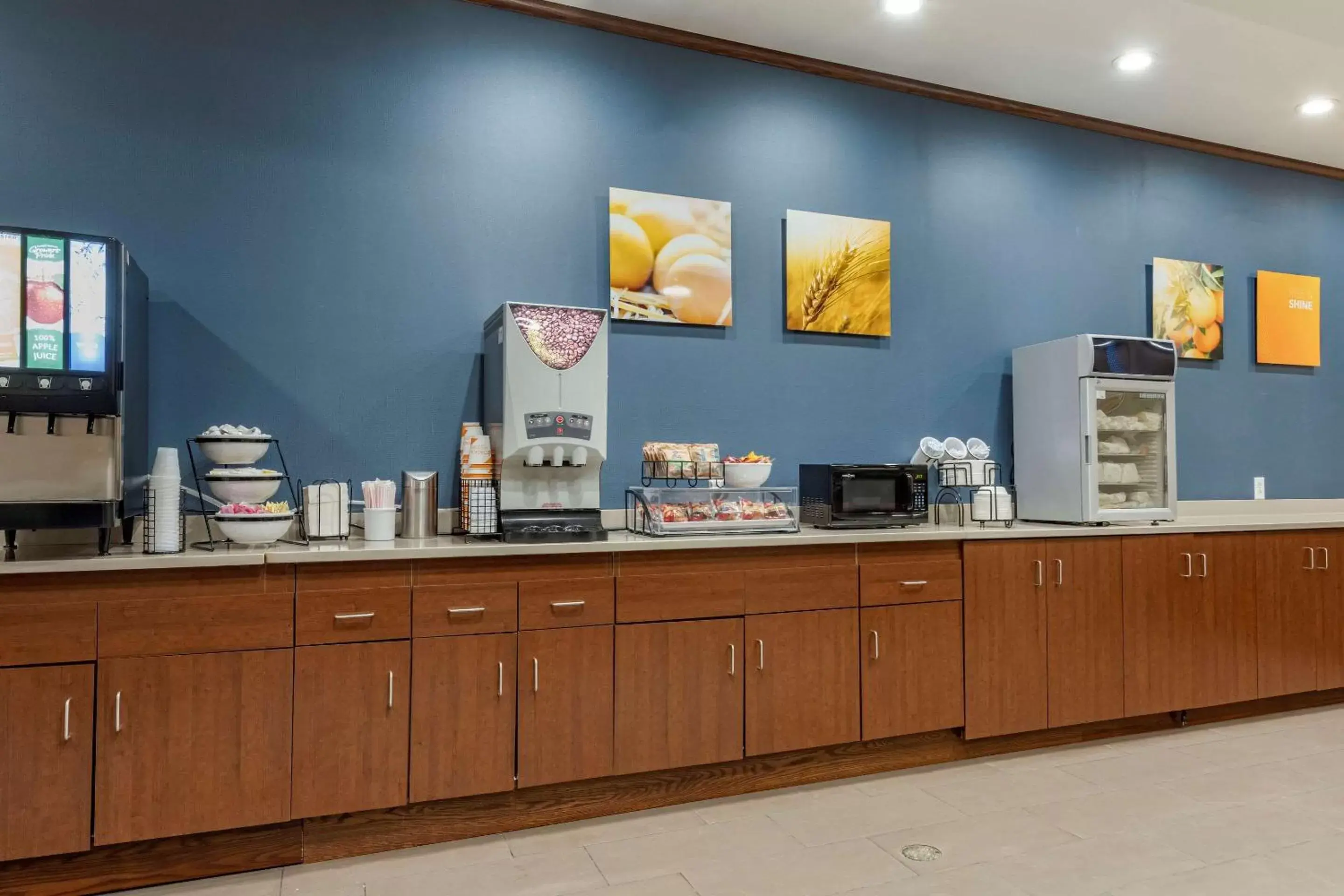 Restaurant/places to eat in Comfort Inn & Suites Pittsburgh South Restaurant/places to eat in Comfort Inn & Suites Pittsburgh South