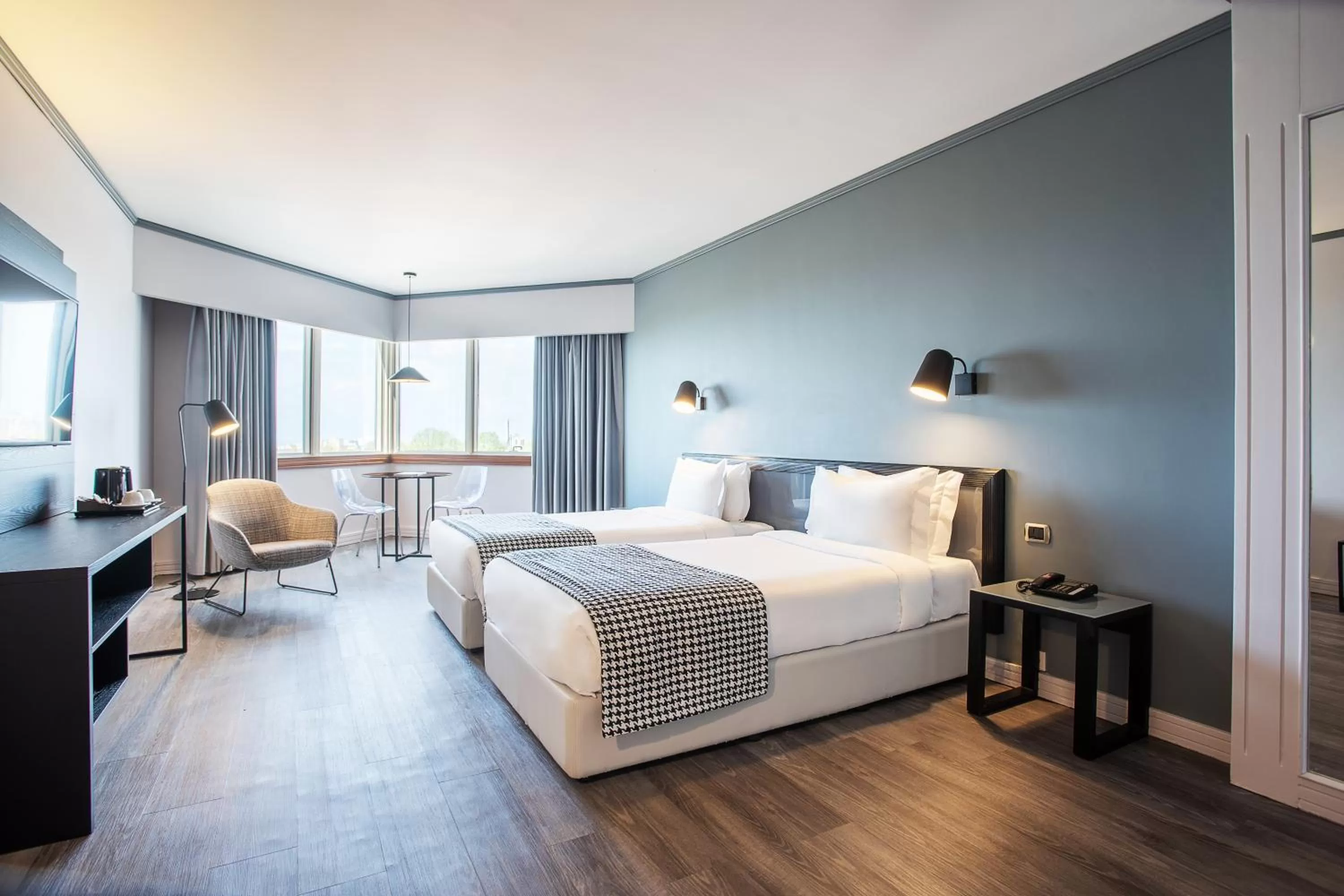 Photo of the whole room, Bed in HF Fénix Porto