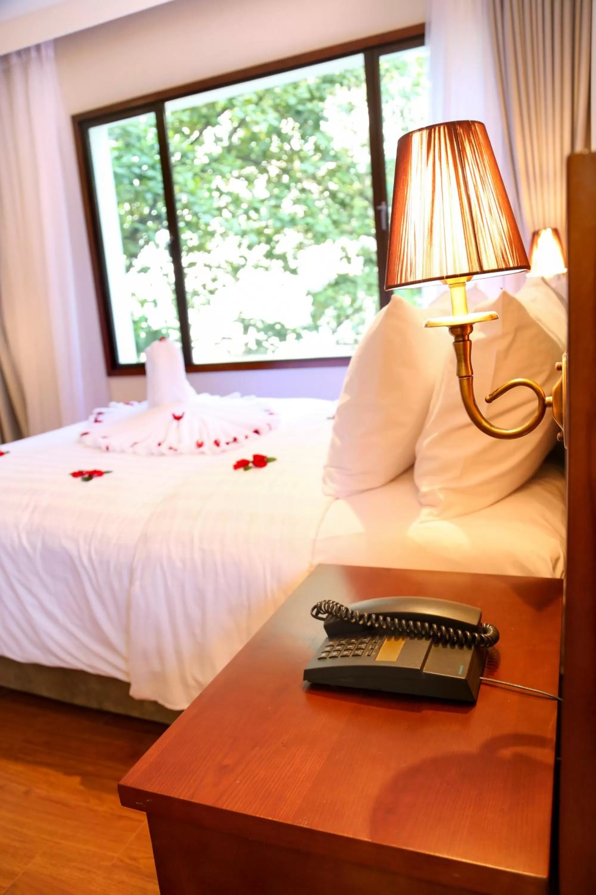 Bed in Mon Regency Hotel