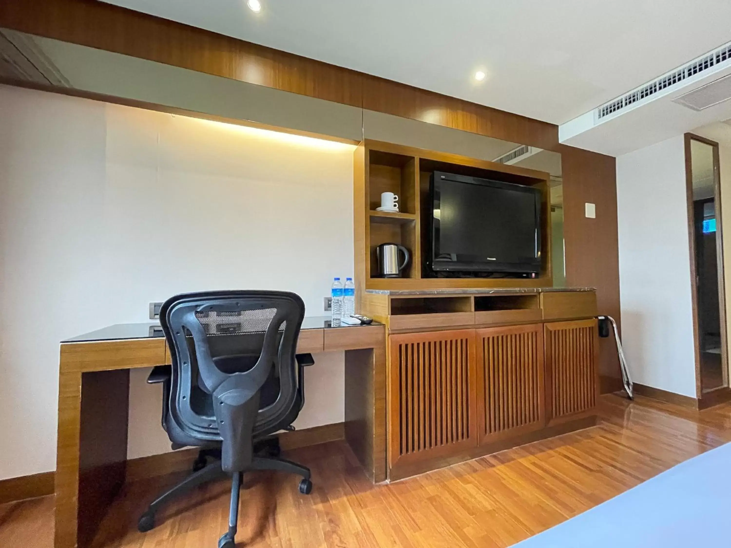 TV and multimedia, TV/Entertainment Center in Guide Hotel Taipei Bade