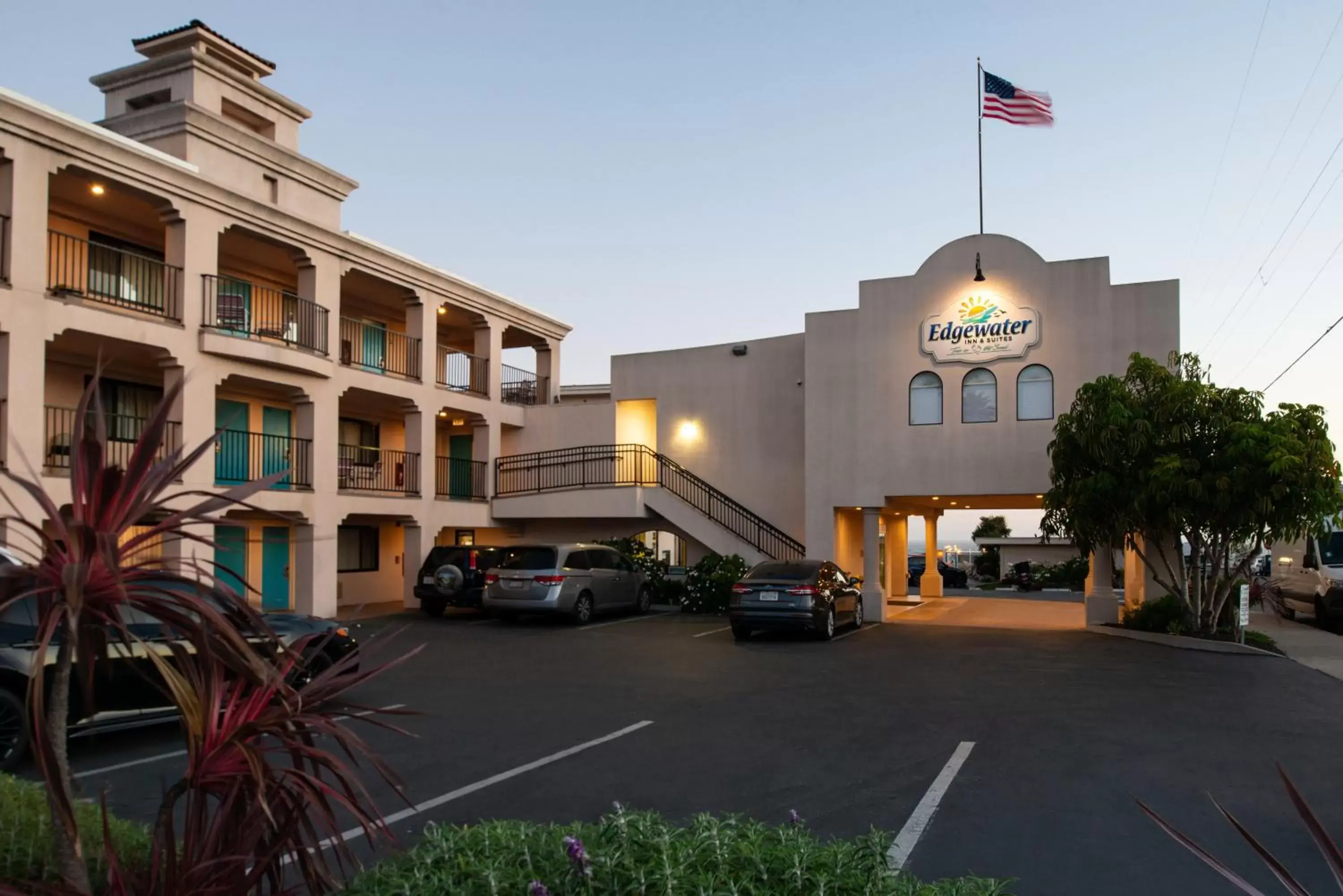 Property Building in Edgewater Inn and Suites